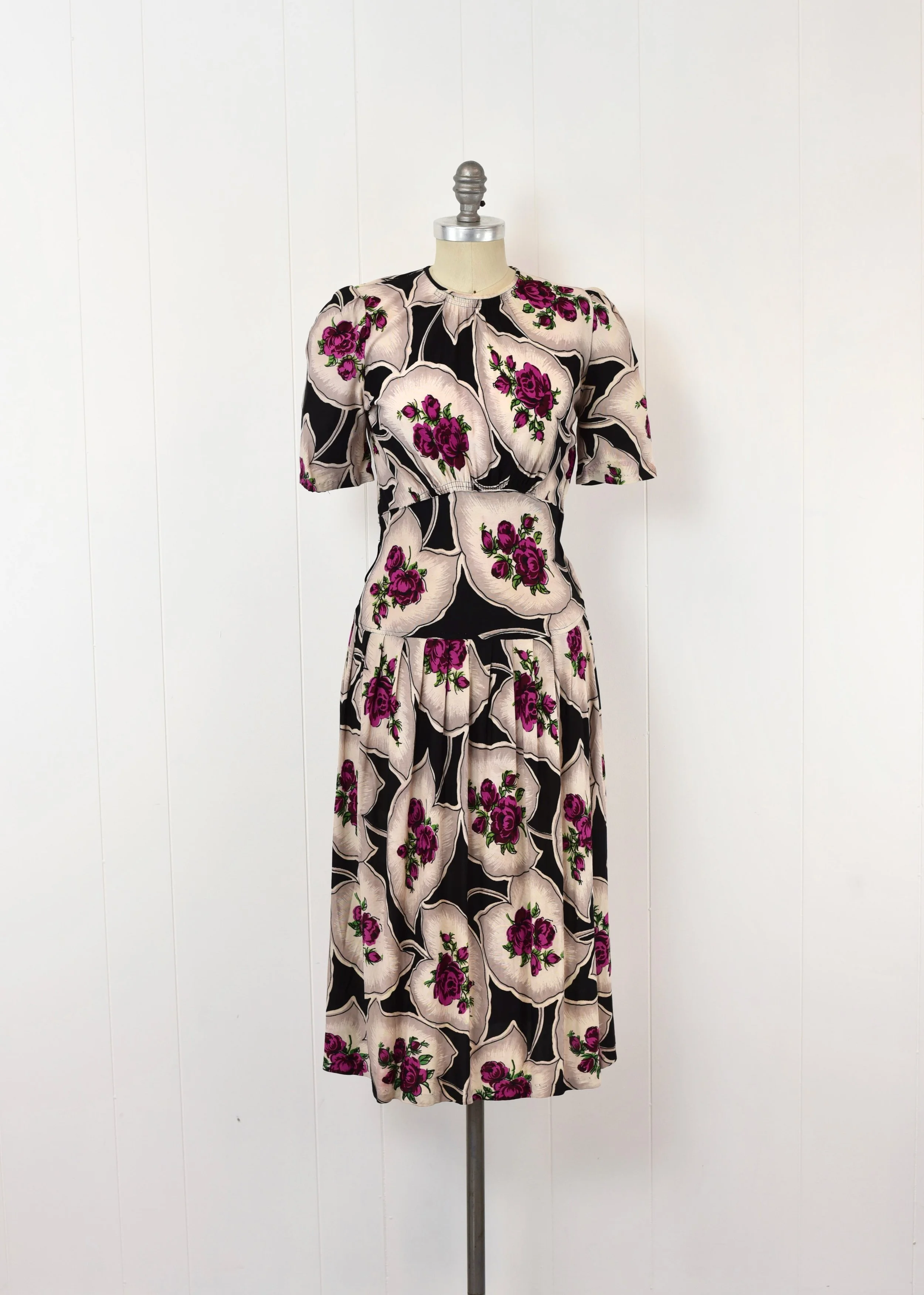 1940s Purple Rose Floral Novelty Print Black Jersey Drop Waist Pinup Dress  Canned Ham Vintage