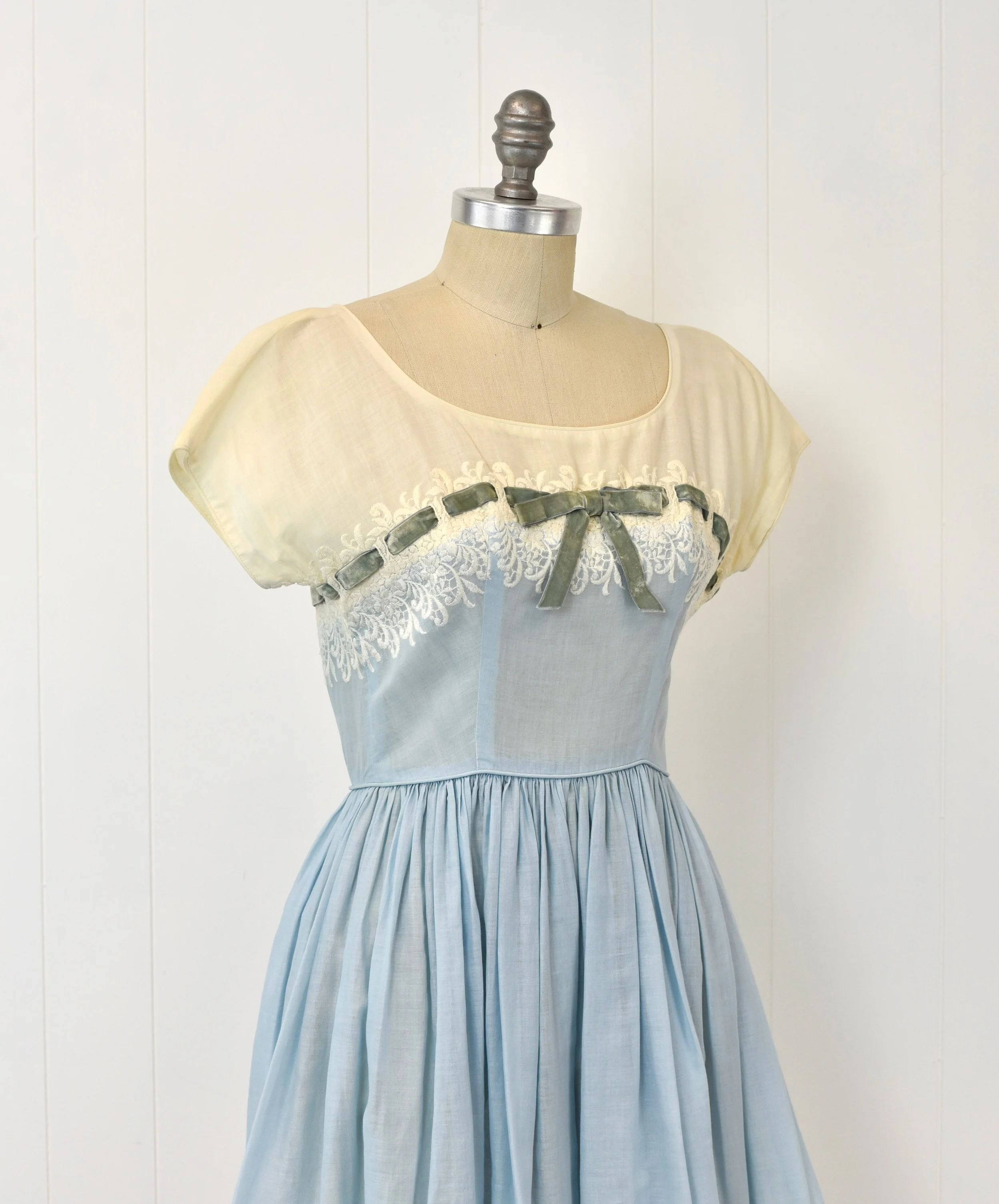 ︎ 【美品】Ameri vintage BACK OPEN DRESS Ameri（アメリ）の「BACK OPEN FLARE DRESS（ワンピース）」 - WEAR