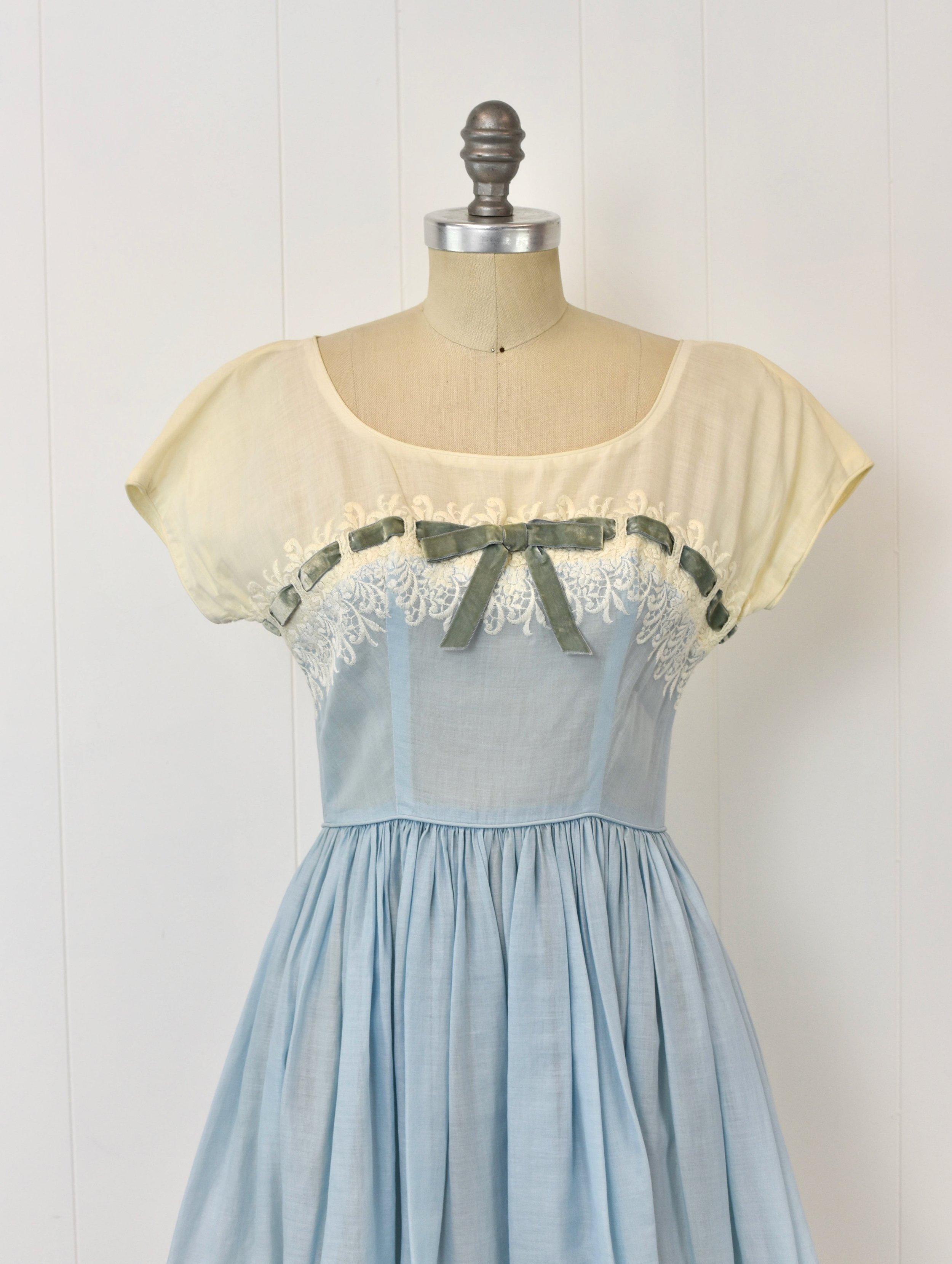 1950s Light Blue White Lace Velvet Ribbon Sheer Cotton Pinup Petite Juniors  Arkay Day Dress  Canned Ham Vintage
