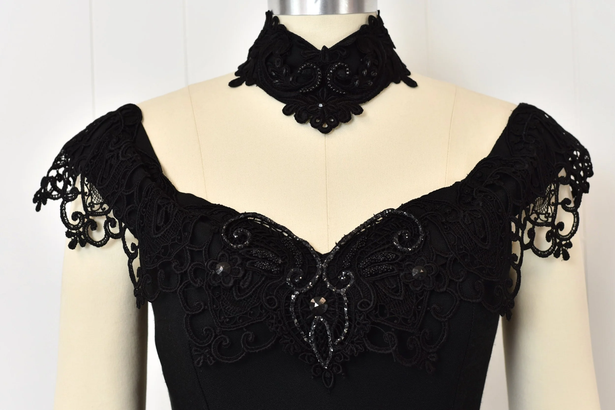 1980s Scott McClintock Black Lace Beaded Choker Neckline Pencil Wiggle Bodycon Party Dress Canned Ham Vintage 1980s Scott McClintock Black Lace Beaded Choker Neckline Pencil Wiggle Bodycon Party Dress Canned Ham Vintage