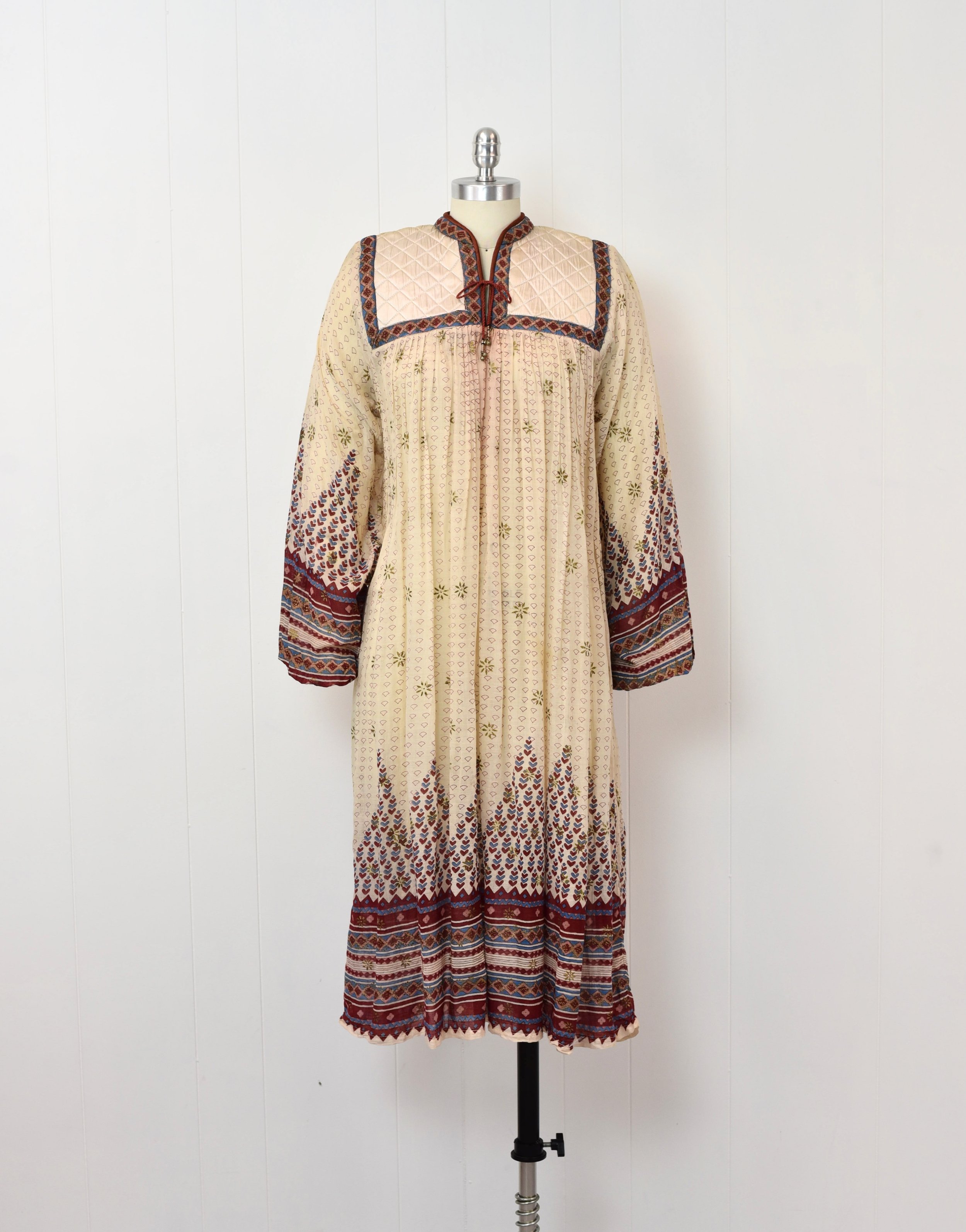 sachin and babi light blue dress Bohemian Hippie Embroidered Cotton Midi Dress | V-Neck Petal Sleeve Et main image 1
