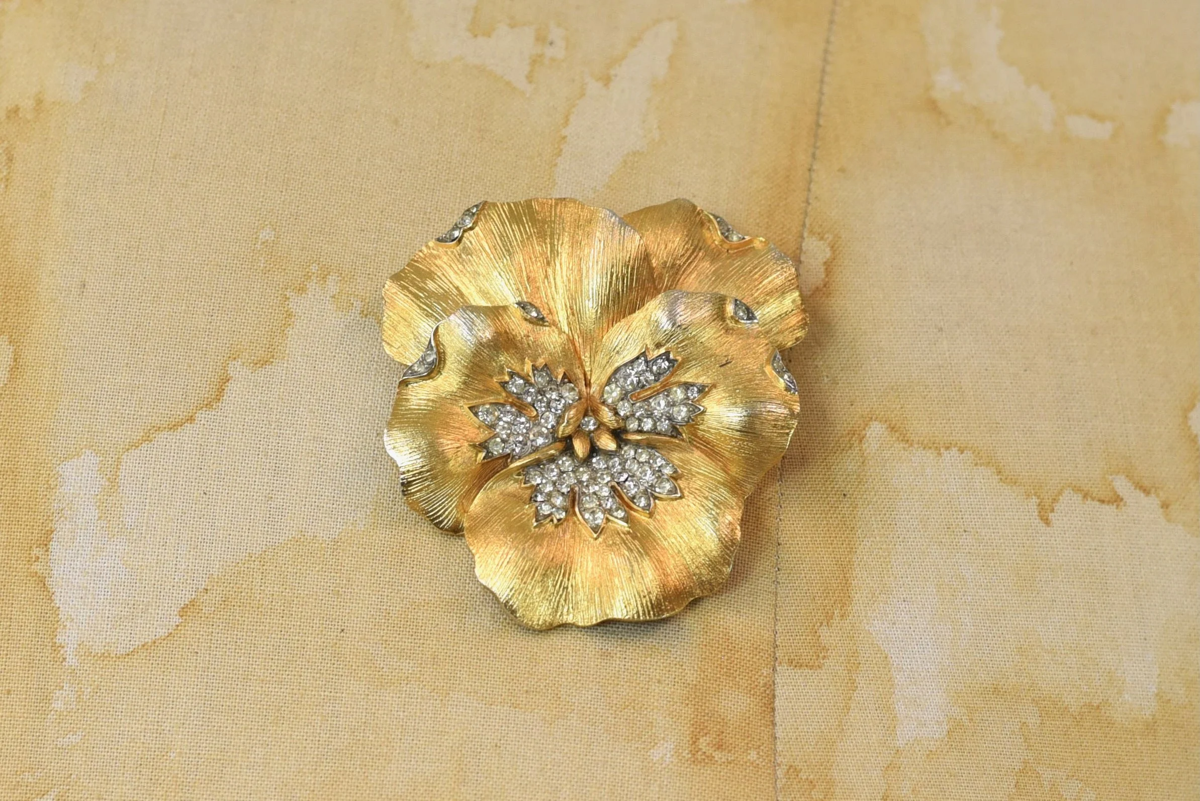 Mitsukoリンク 昭和レトロ 東洋ファニチア ヴィンテージ 花柄 Vintage 1960 Tiffany + Co 14k Germany 3D Textured Flower Pin
