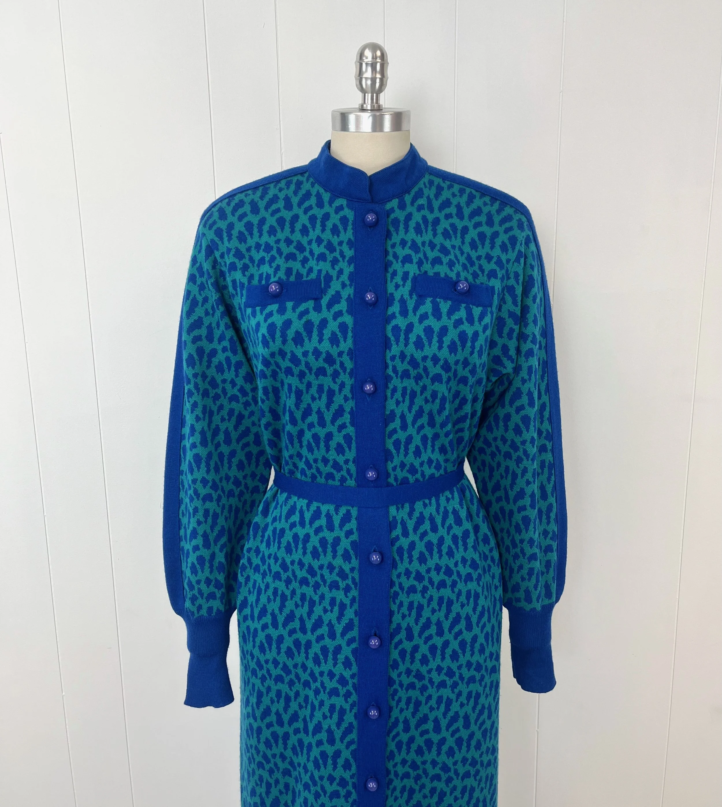 1970s Teal Blue Cheetah Animal Print Wool Casi Long Sleeve Sweater Dress with Matching Belt Canned Ham Vintage 1970s Teal Blue Cheetah Animal Print Wool Casi Long Sleeve Sweater Dress with Matching Belt Canned Ham Vintage