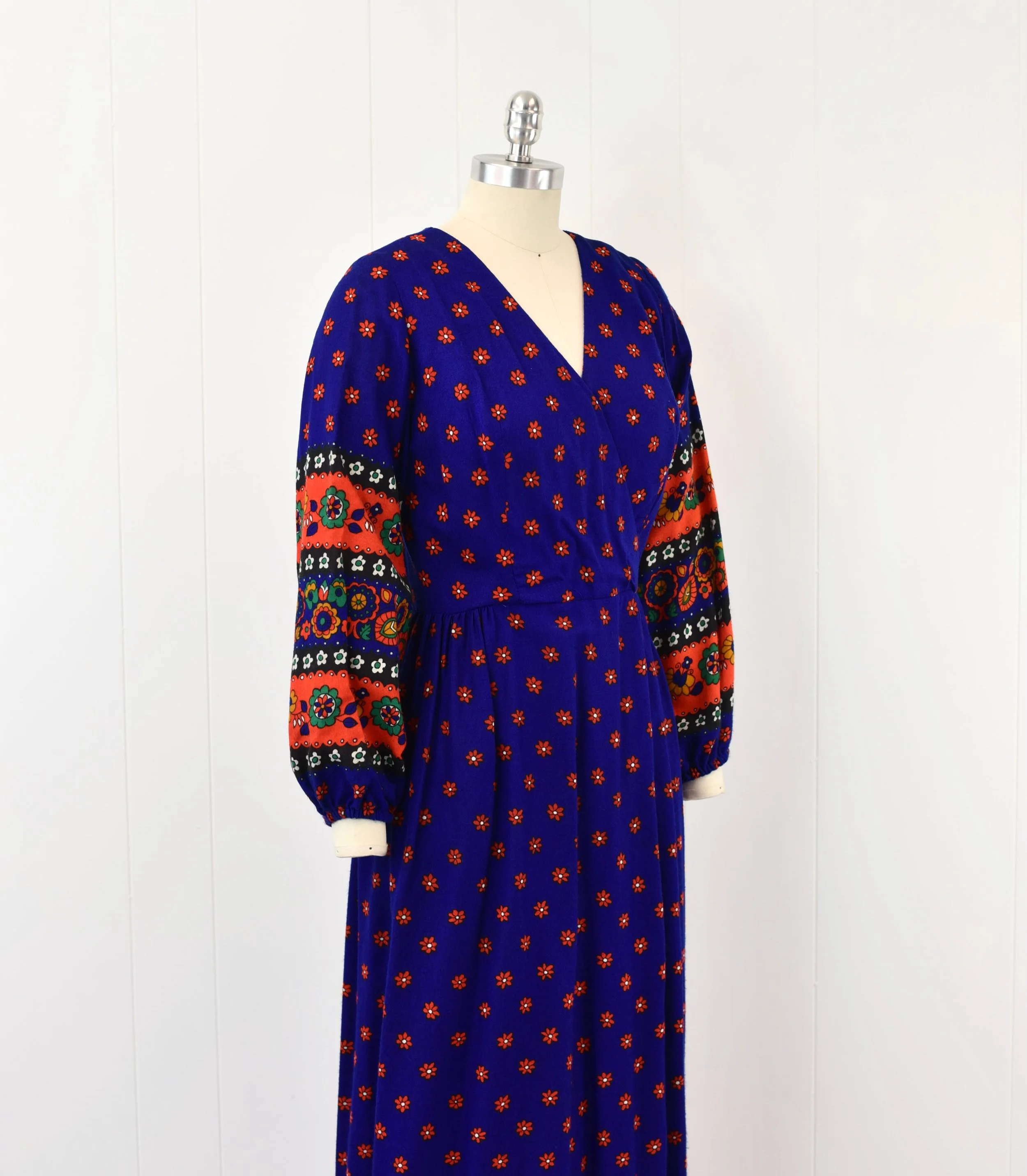 chinese dress ladies 1960s Paisley Hippie Boho Maxi Dress Vibrant Colors Peck and Peck
