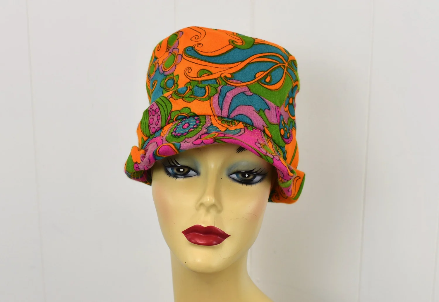 50s 60s Vintage Green Pillbox Hat With Blue Floral Print & Bow Vintage 50S 60S Green Velour Union Made Pillbox Hat Womens  main image 2