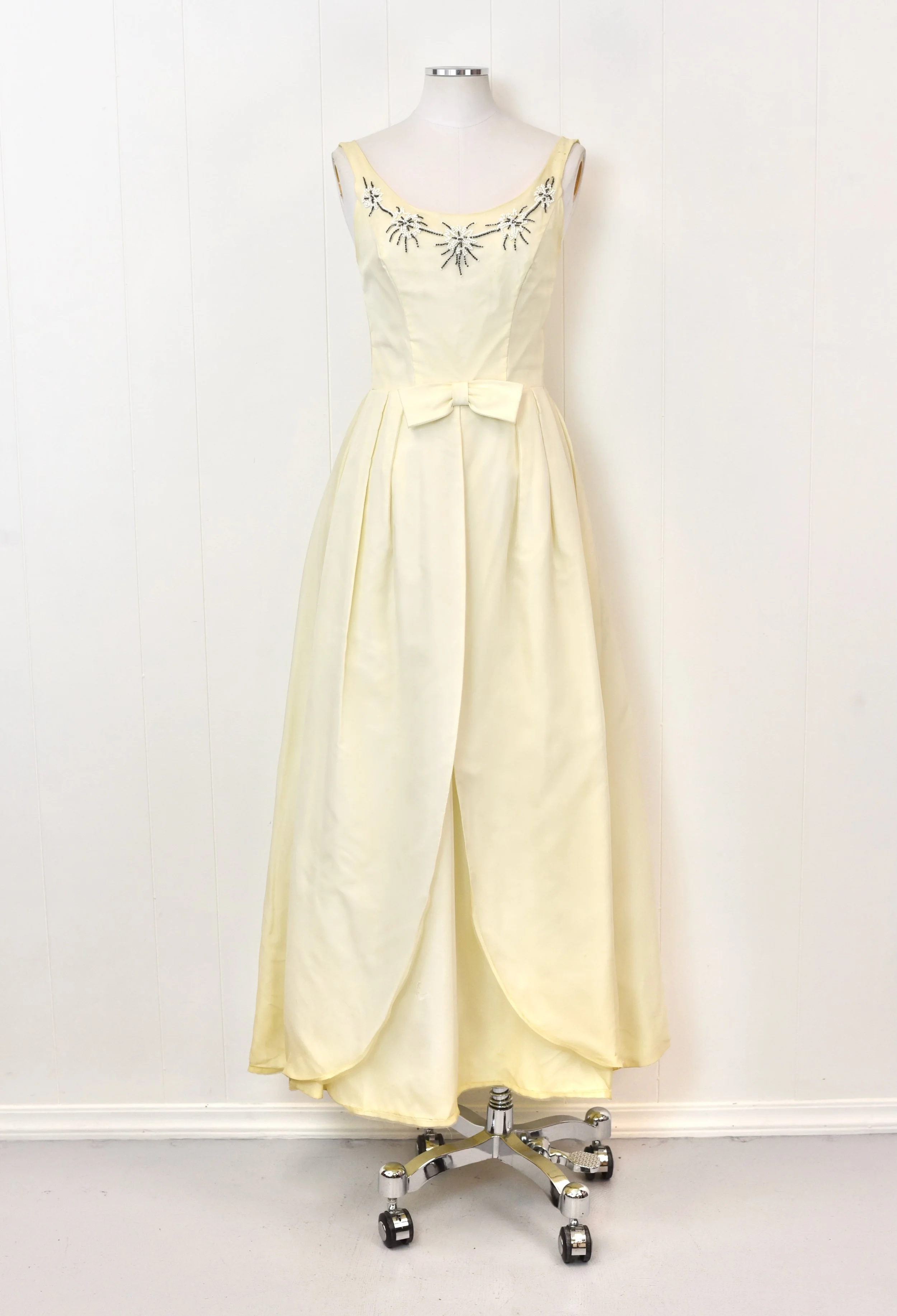 1960s Beaded Cream Bow Petal Skirt Wedding Bridal Maxi Dress Gown As Is