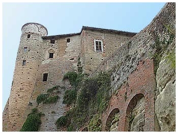 castiglione falletto comune langhe e roero piemonte turismo in langa percorsi nelle langhe vini piemonte  castello.jpg