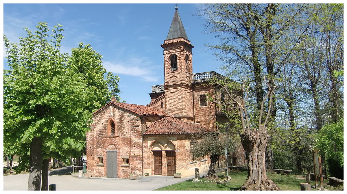 1200px-Montà_Santuario_dei_Piloni.JPG