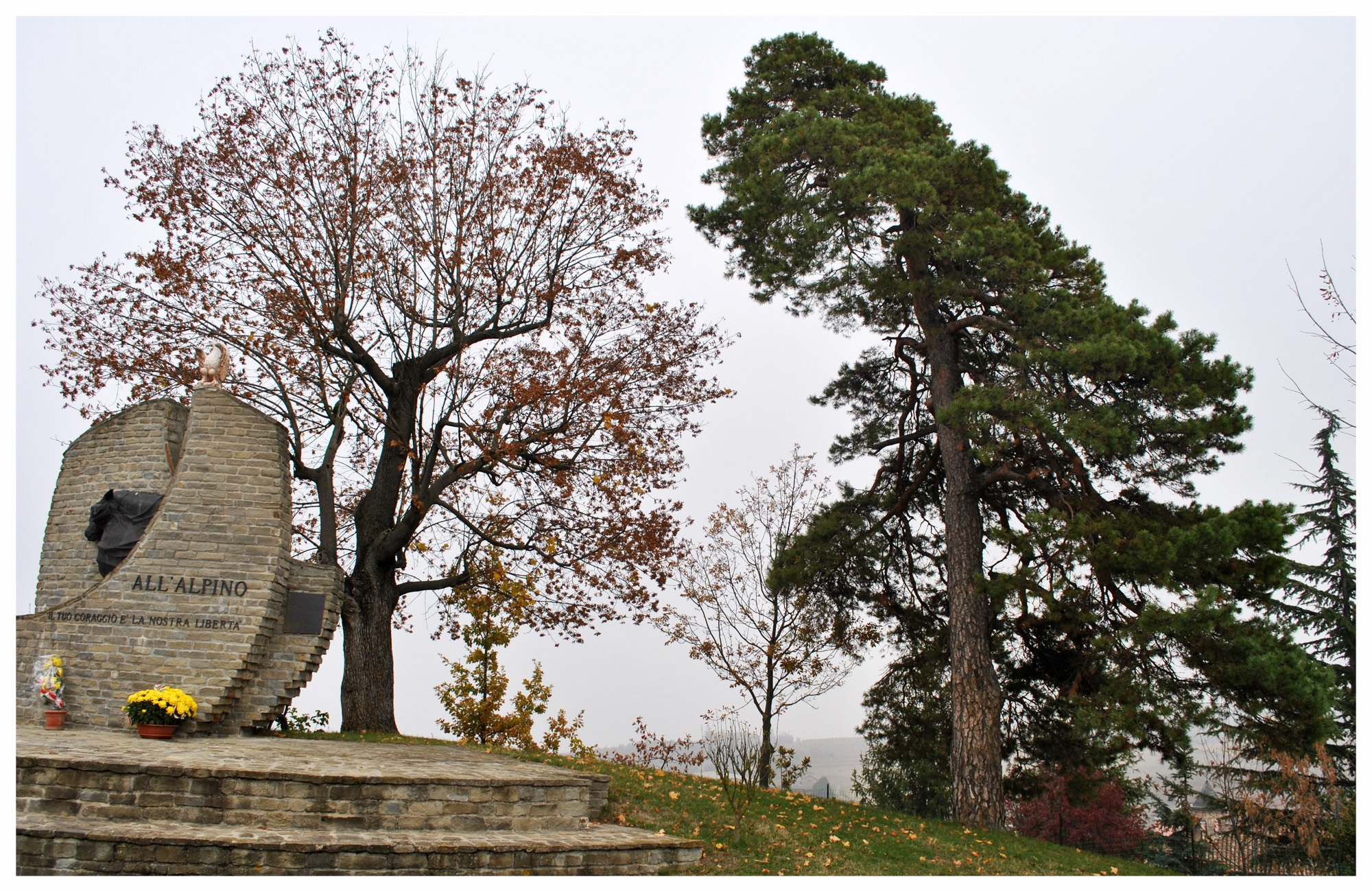 Paesaggio_di_Neviglie COMUNE LANGHE ROERO PIEMONTE TURISMO TOUR ITINERARI VISITA LE LANGHE PINO .jpg