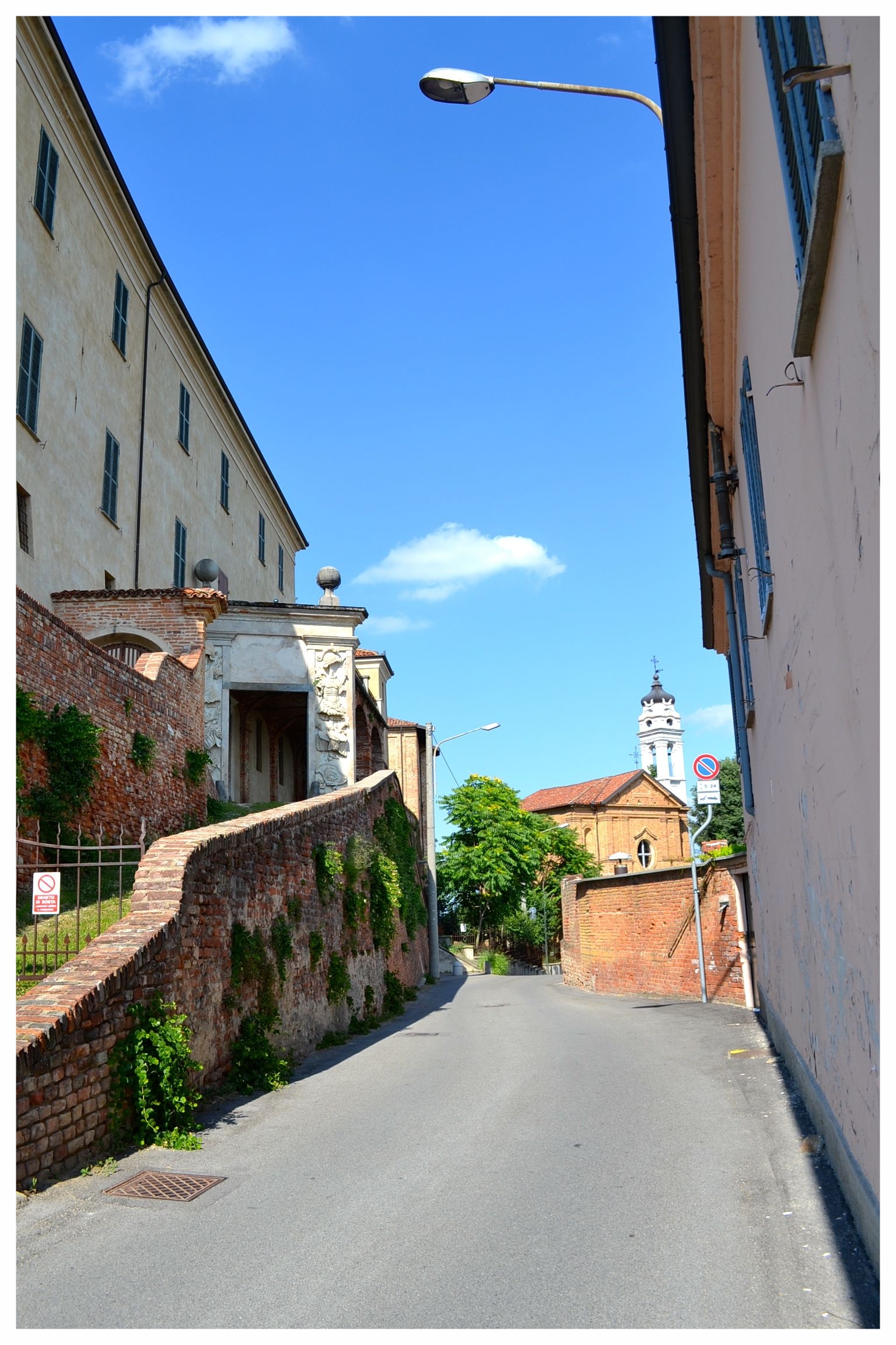 Portale-Castello-Pocapaglia.jpg