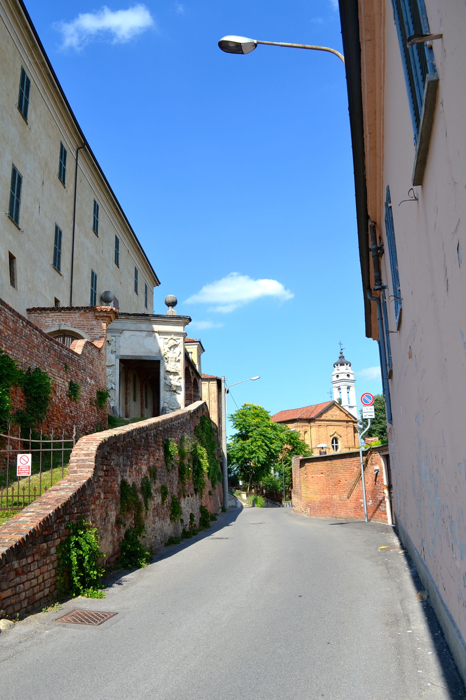 Portale-Castello-Pocapaglia.jpg