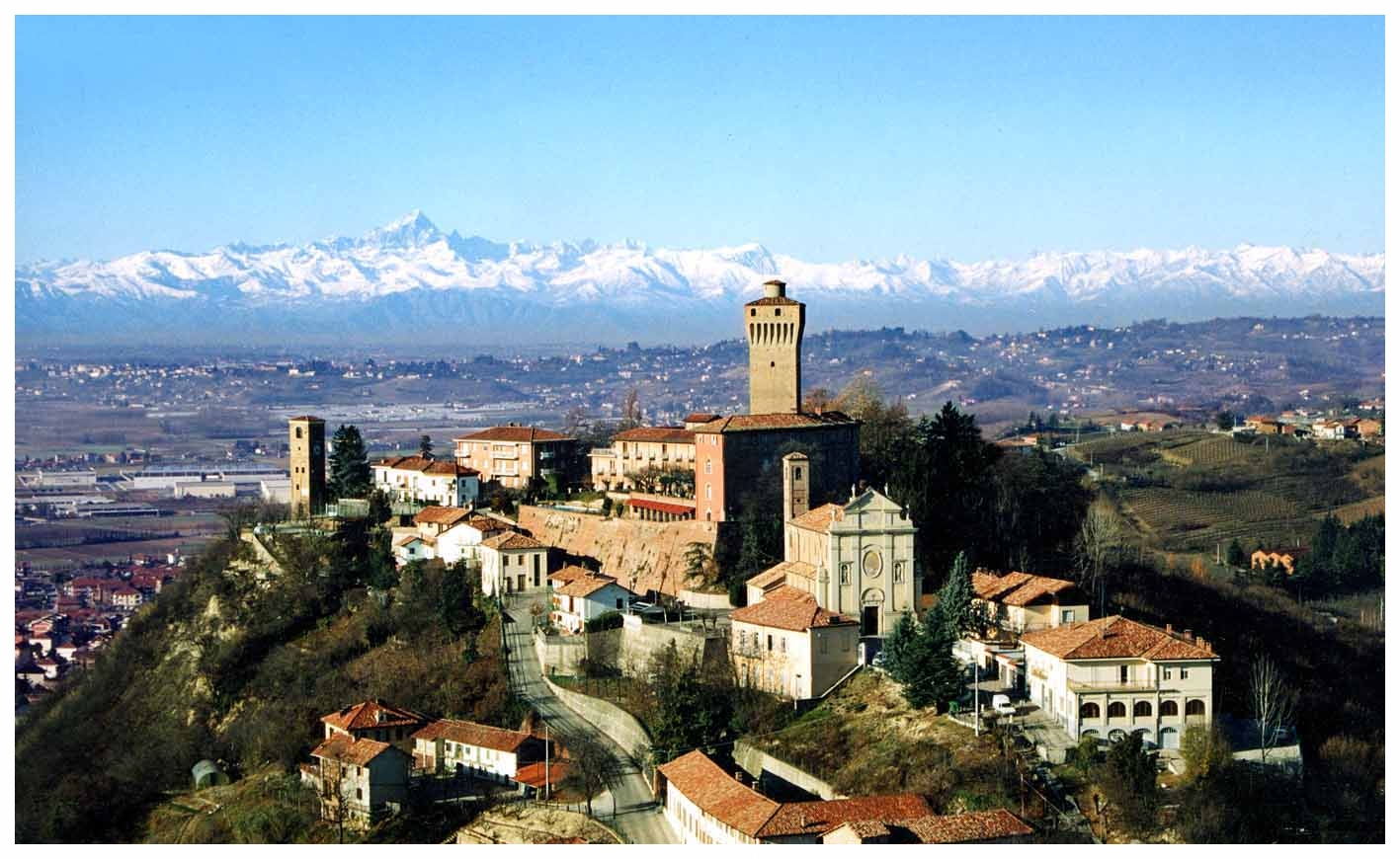 SANTA VITTORIA D'ALBA  LANGHE ROERO PIEMONTE VIGNETI CASTELLO TOUR .jpg