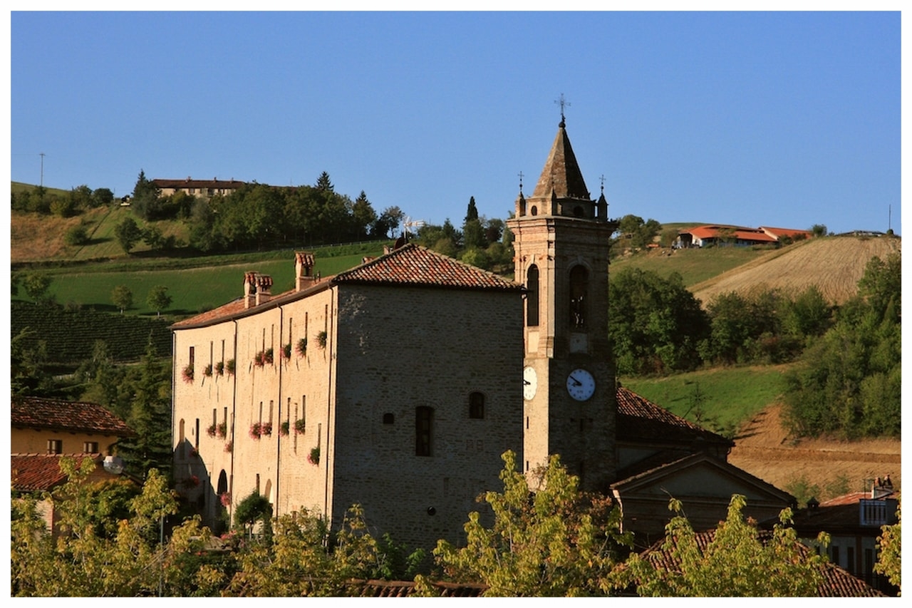 SINIO COMUNE LANGHE ROERO PIEMONTE TURISMO CASTELLO.jpg