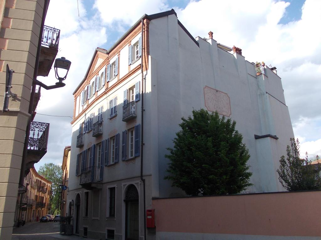 PALAZZO FINATI B&B ALBA CUNEO LANGHE ROERO DORMIRE HOTEL PIEMONTE TURISMO .jpg