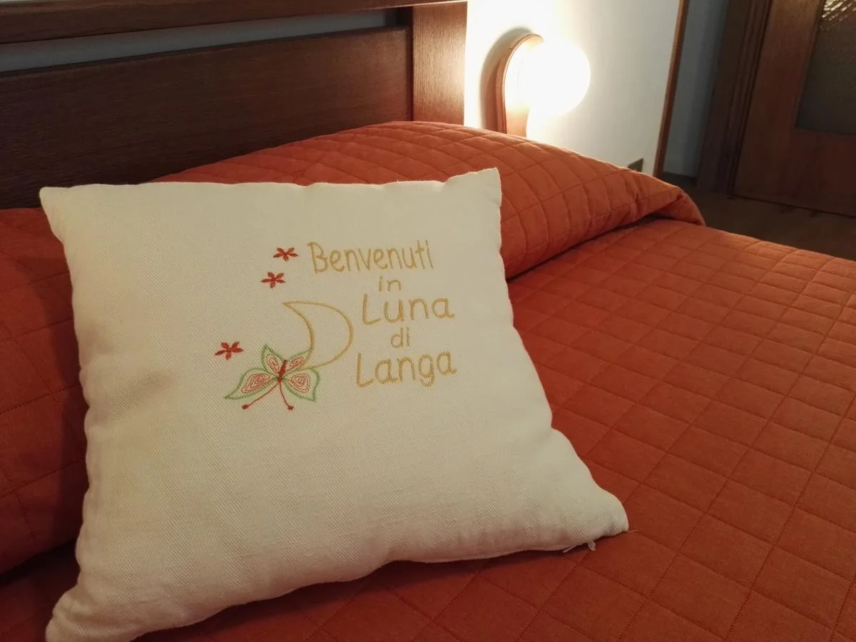 B&B LUNA DI LANGA DORMIRE LANGHE ROERO TURISMO PIEMONTE .jpg
