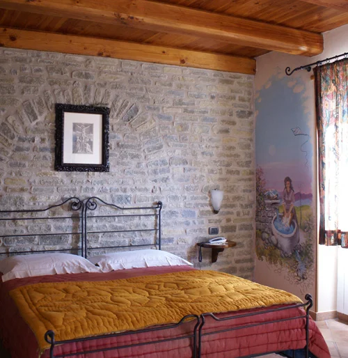 AGRITURISMO LA CASCINA BOSSOLASCO LANGHE ROERO TURISMO DORMIRE SUITE.jpg