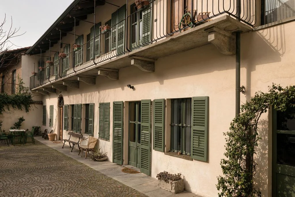 L'OMBRA DELLA COLLINA