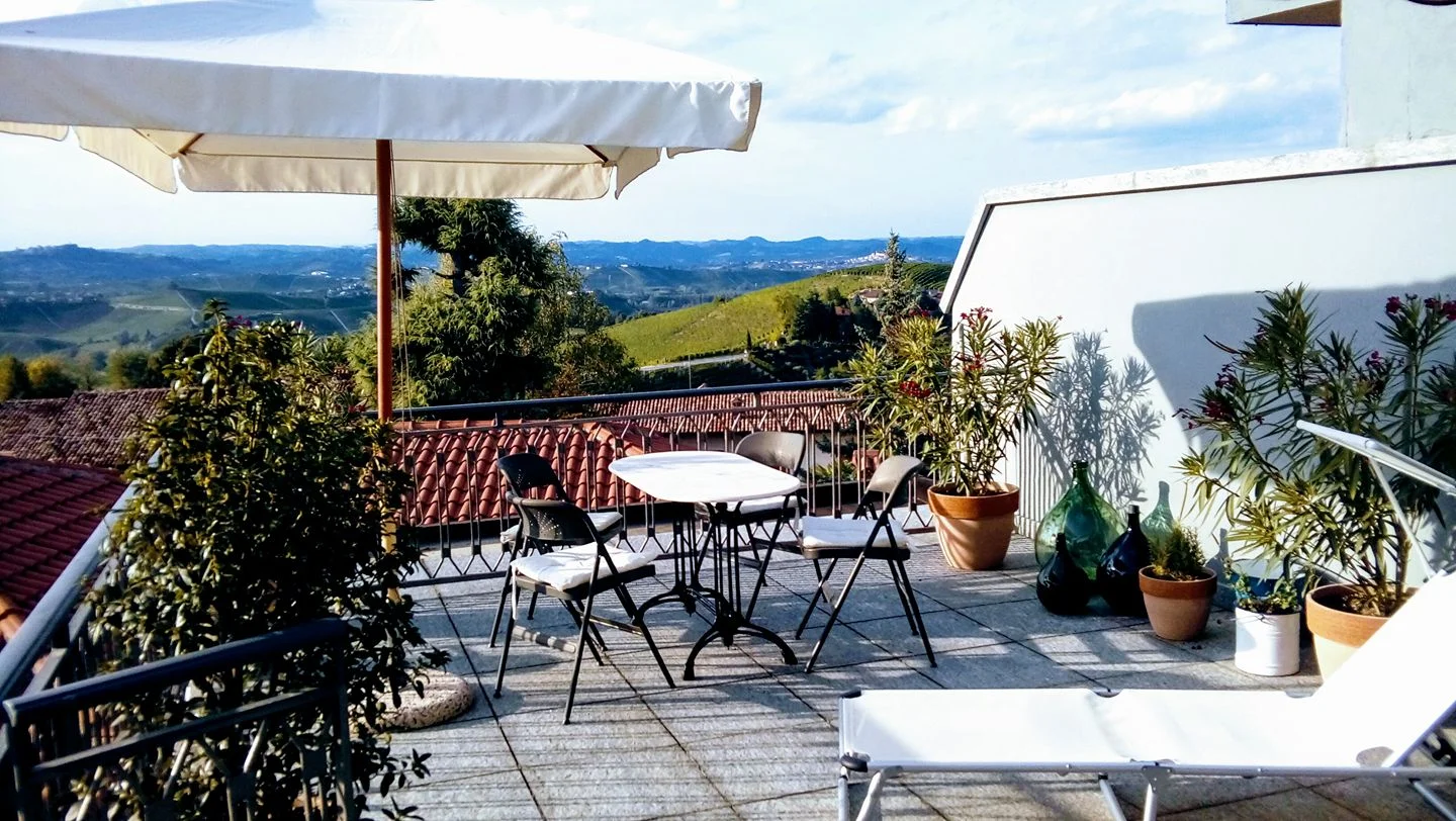 CASTIGLIONE FALLETTO DORMIRE CAMERE APPARTAMENTI LANGHE ROERO .jpg