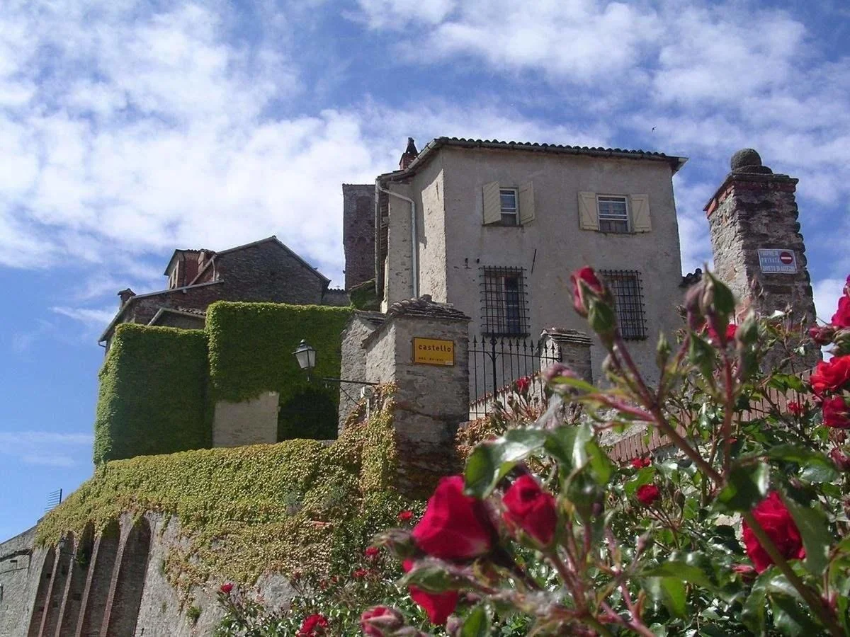 ALL'OMBRA DEL CASTELLO