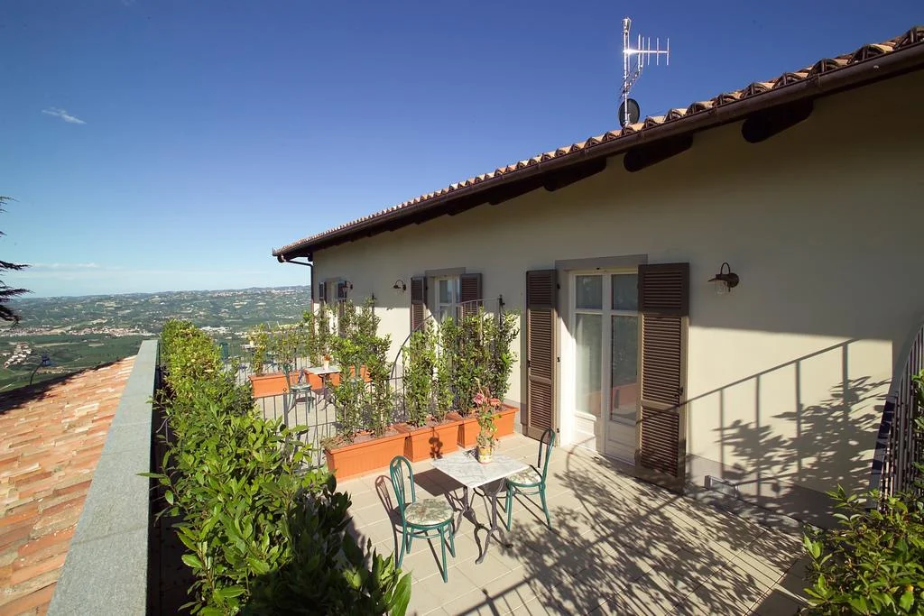 ROCCHE COSTAMAGNA ART SUITE