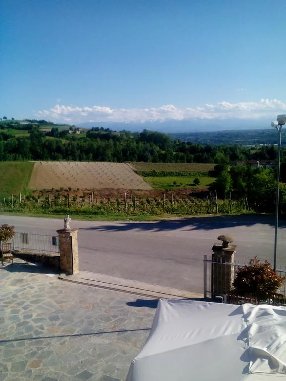 TURISMO LANGHE ROERO ACCOMODATION NOVELLO AFFITTACAMERE VITEDIPINTE.jpg