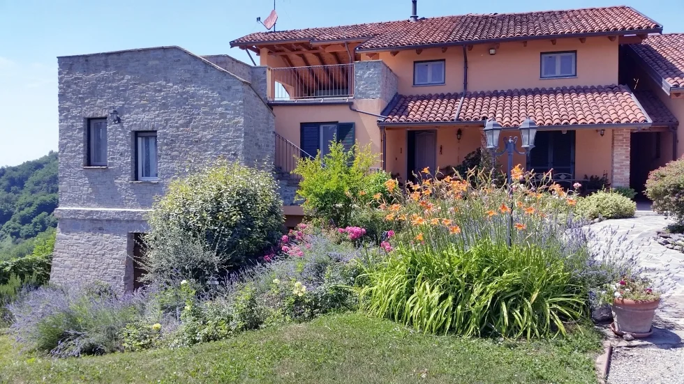 VACANZE LANGHE ROERO PIEMONTE POCAPAGLIA ALISEA B&B .jpg