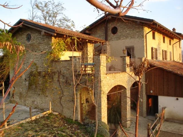 GROSSE FEHRIENWOHNUNG