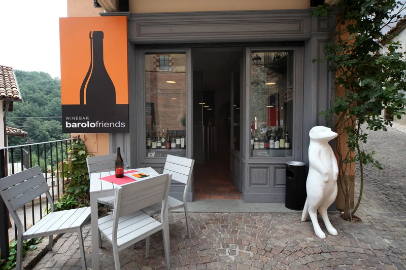 WINE BAR BAROLO FRIENDS