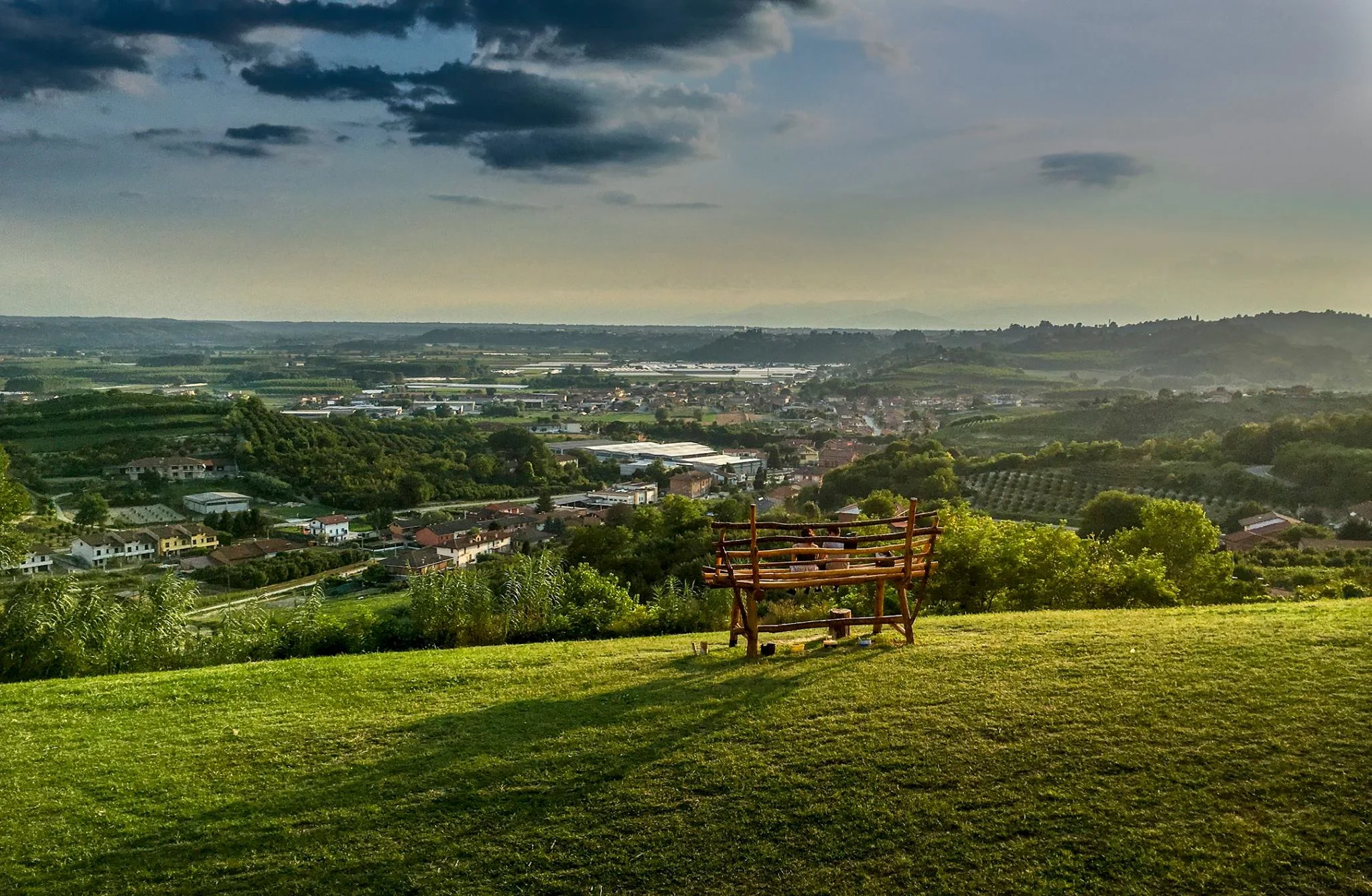 langhe roero la panchina gigante con selfie pocapaglia tino gerlbaldo .jpg