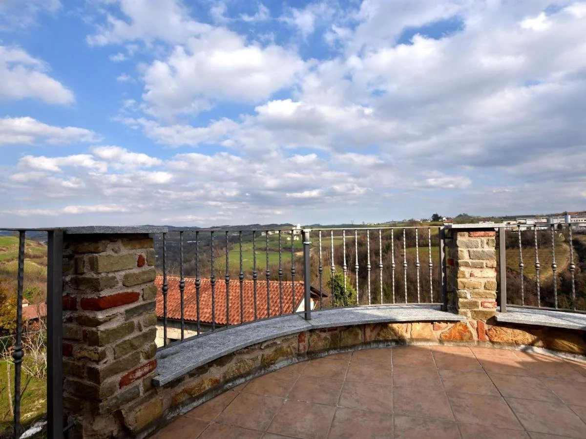 BELVEDERE LANGHE - APPARTAMENTI SPACIOUS APARTMENT WITH TERRACE.jpeg