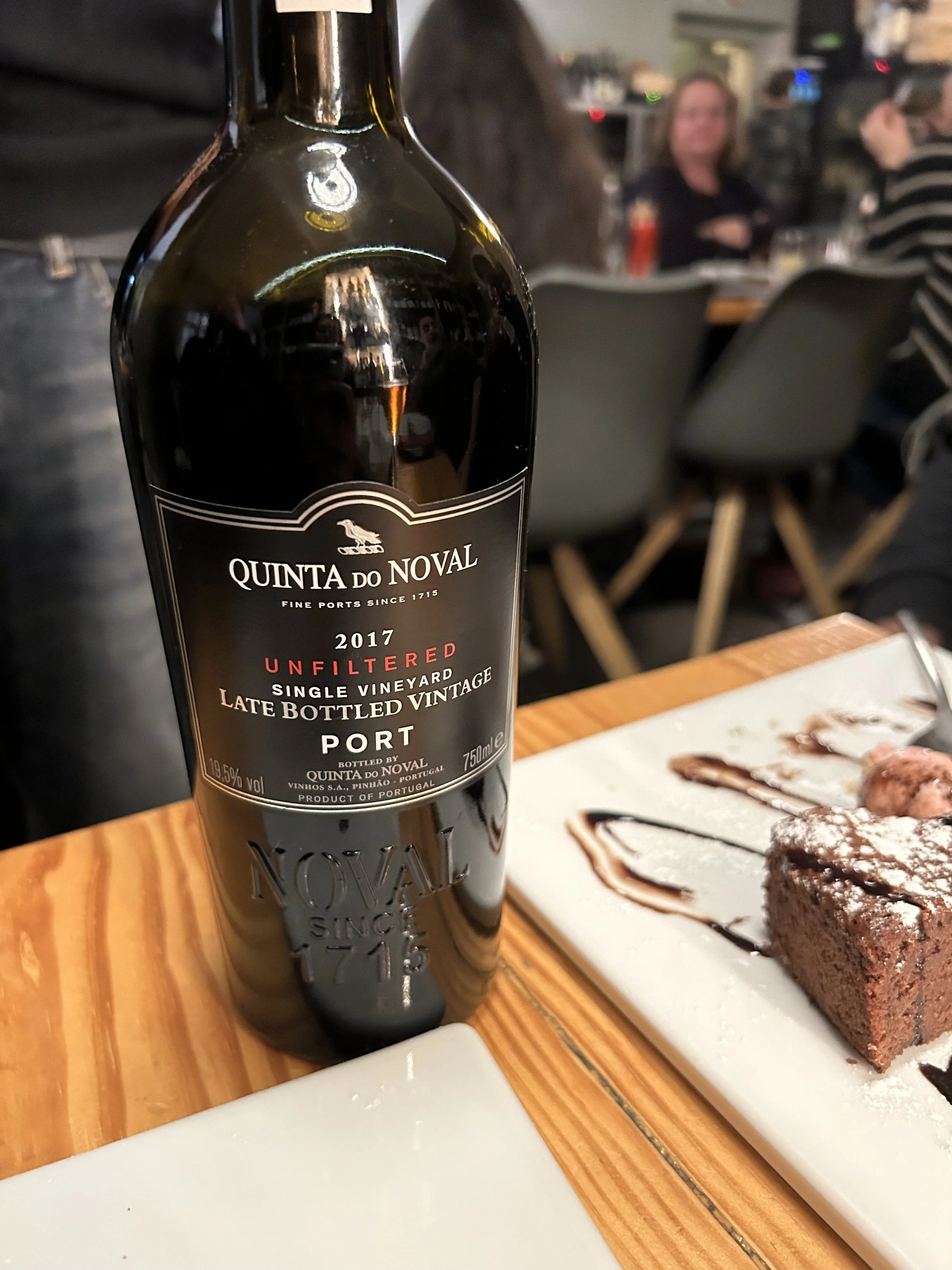 Quinta do Nova 1017 Port with cake