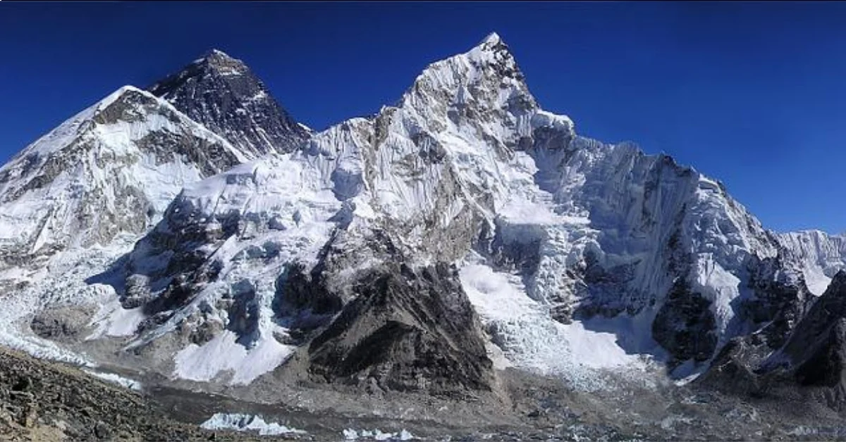 IN VOLO SULL'EVEREST CON IL DRONE