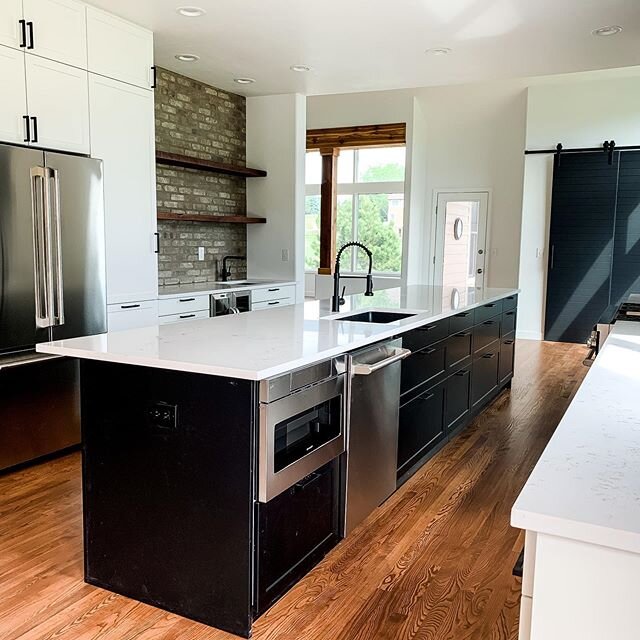 Sometimes these remodels turn out unrecognizable. Swipe for a before pic!!!
.
.
.
#kitchensofinstagram #kitchenremodel #kitchendesign #modernfarmhouse 
#blackandwhitedecor #ikeacabinets #ikeakitchen #homeflippers #homeremodel #homeremodels #fixeruppe