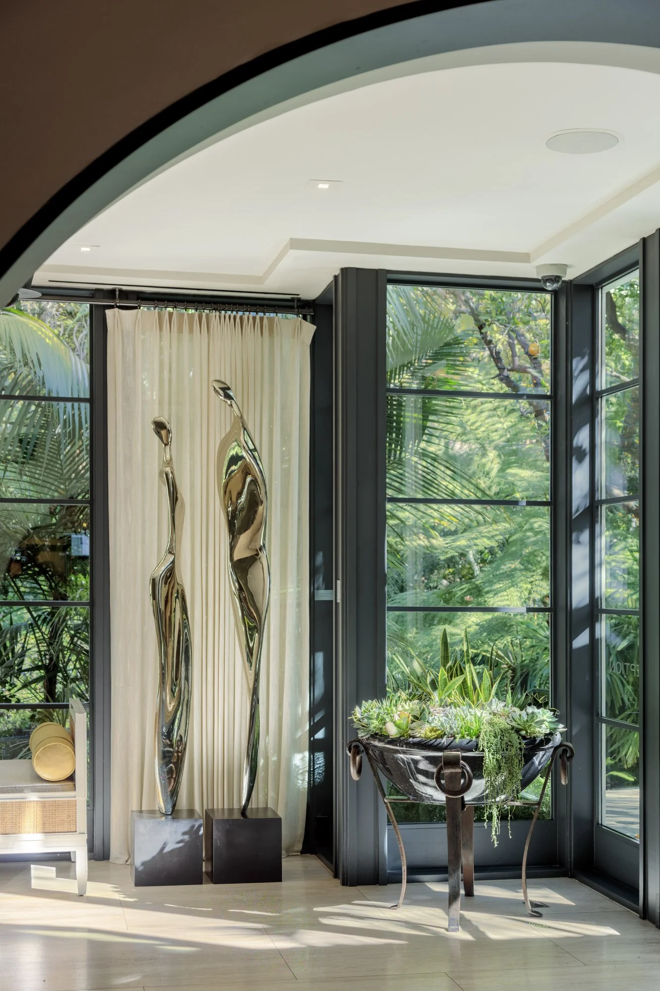 Jill Berelowitz, Metamorphosis at the Hotel Bel-Air, Los Angeles, presented by Ackerman Studios and CURA Art (19).jpg