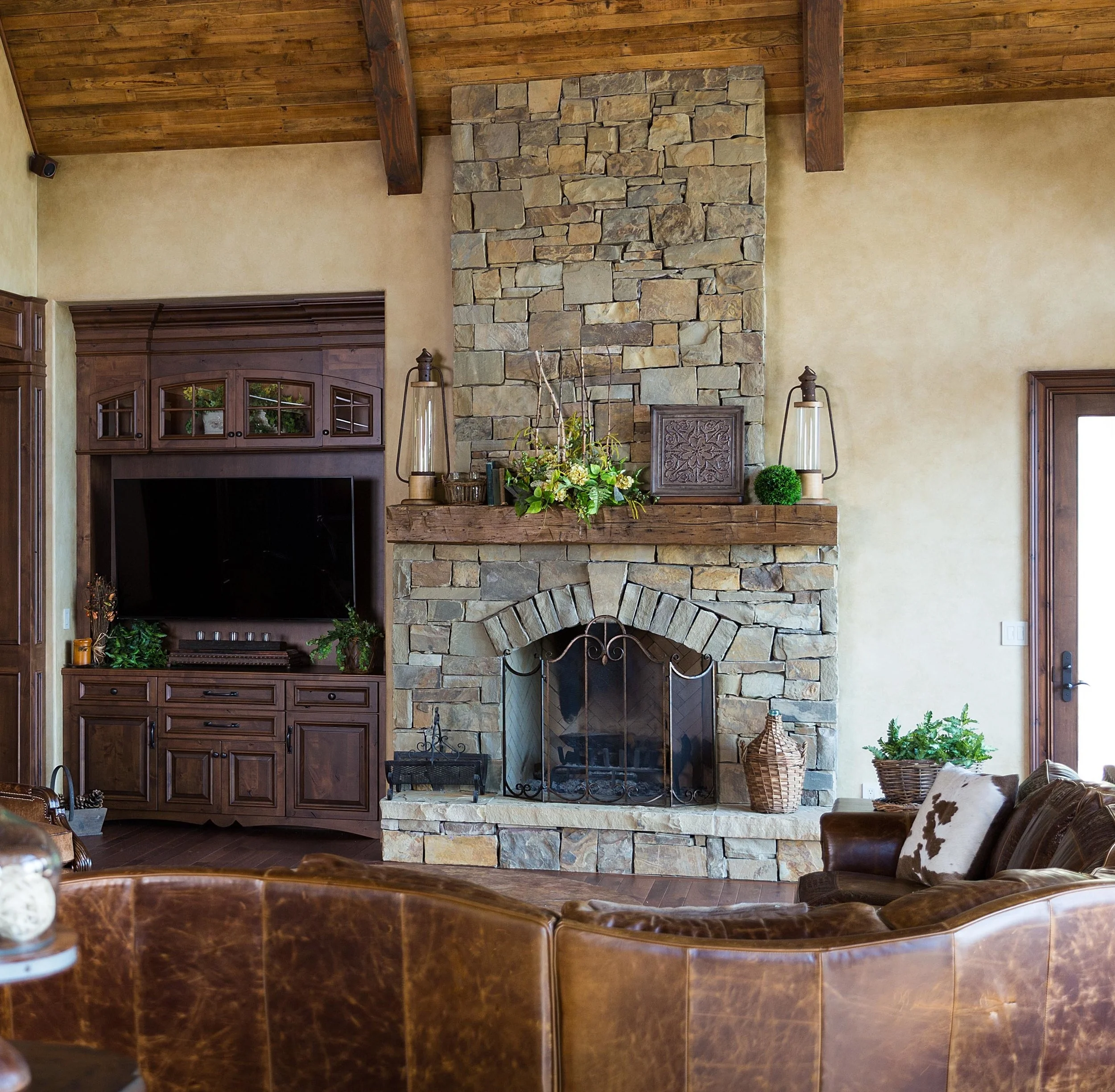 Landolt Greatroom Sq crop-119.jpg