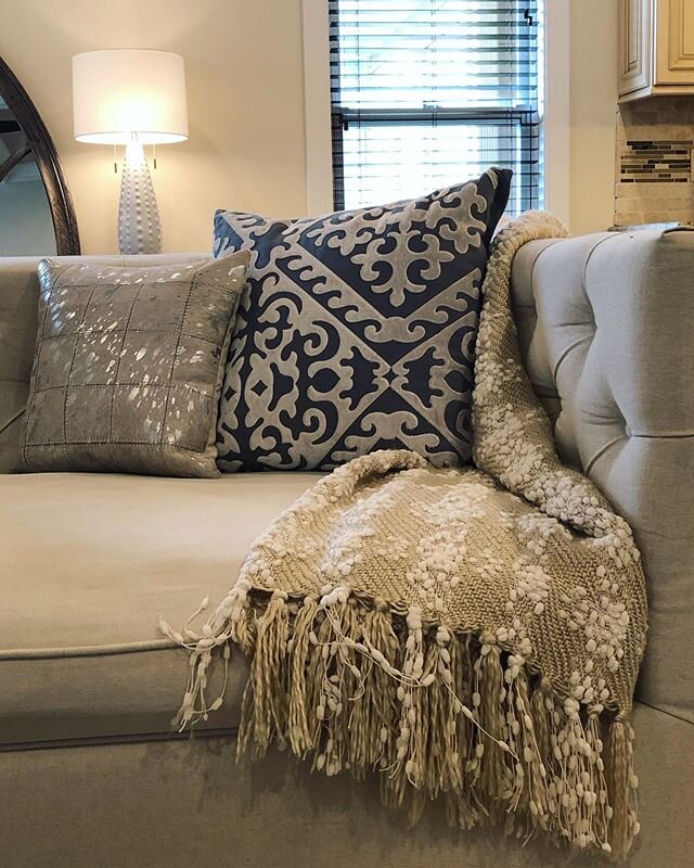Home is where the pillows and blankets are. 🏡 😌
-
-
-
#floridadesign #coastalliving #coastaldesign #coastalhouse #floridaliving #KSAD #KeyStaging #Staging #Design #Home #InteriorDesign #StagingDestin #Staging30A #RealEstateDestin #RealEstate30A #Re