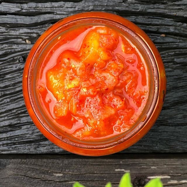 Oh my hot damn 🔥😜 we&rsquo;ve done it again! Pineapple &amp; Papaya Kimchi 🧡❤️This definitely comes with a warning!! #creativity #fermentation #hotsauces #kimchi next 🌕 Mexican night here we come ladies @sandidreaming @alana_grainger @bec_konop @