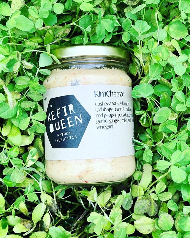 KimCheeze ⚡️loaded with probiotics &amp; full flavour this is a double ferment combo of Cashew cheese &amp; vegan KimChi - a real show stopper! Inspiration &amp; credits always to my days @seedsoflifebali where KimCheeze was created 🙏🏽 #kimcheeze #