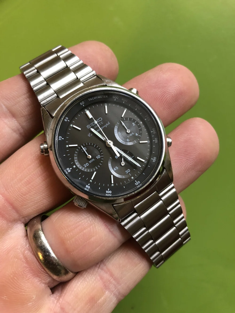 Seiko 7A28-702A, black-dialed chronograph, April 1983 — Klein