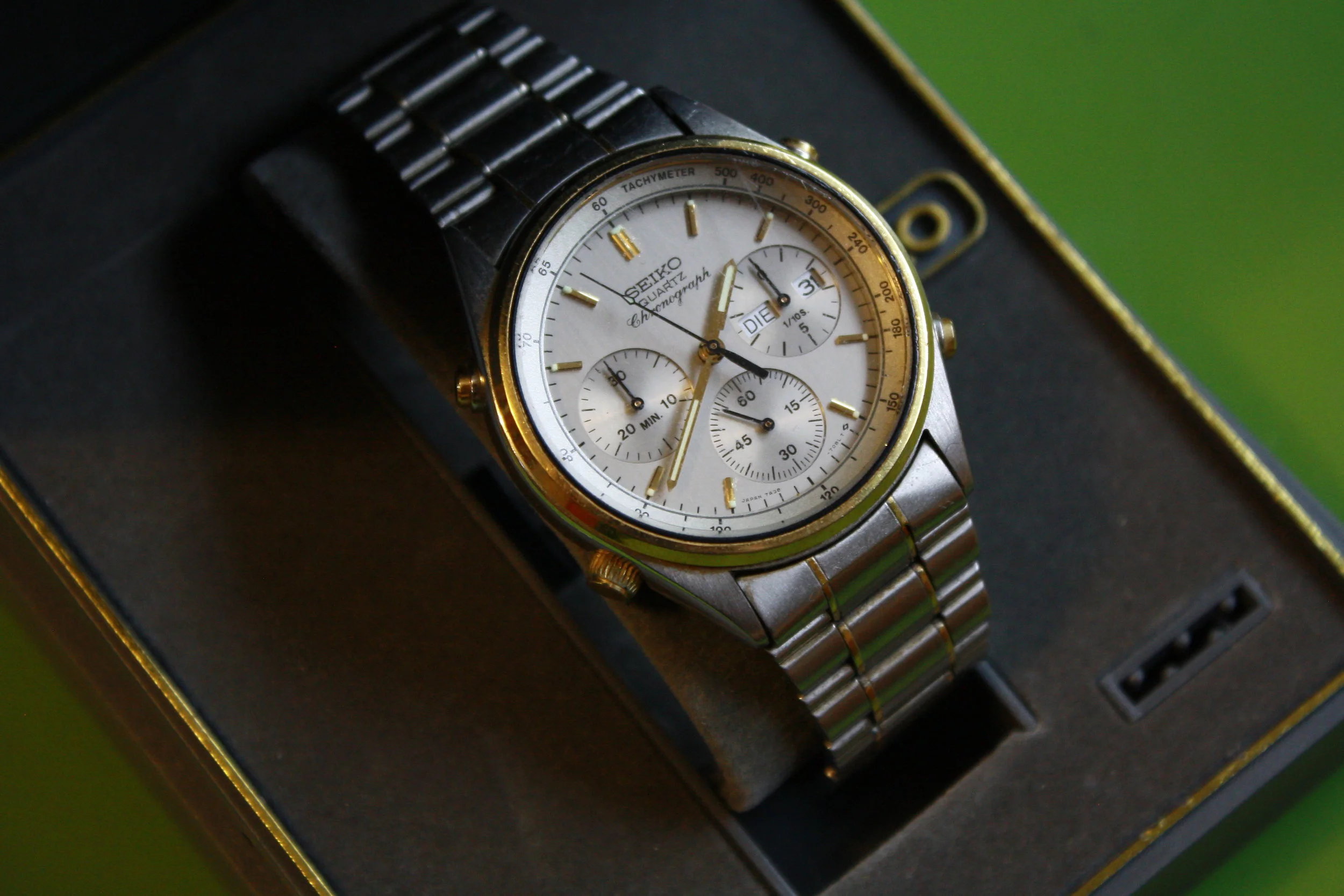 Seiko 7A38-7060 quartz chronograph, w/ original box and guarantee booklet