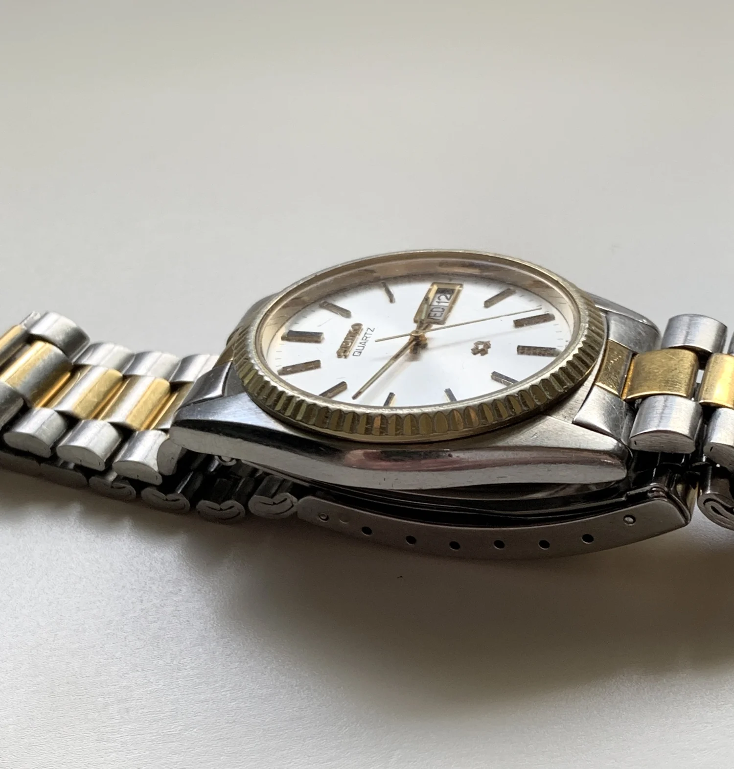 Seiko James Bond Mens Watch 34mm Gold Tone 6923-8089 Day Date New Battery 6.75\