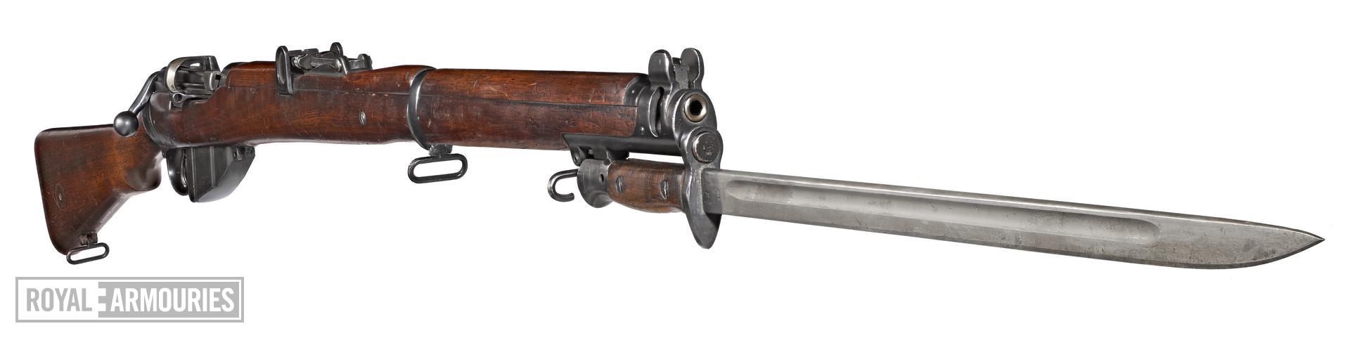 Short, Magazine Lee Enfield (SMLE) rifle and Pattern 1907 bayonet (1903).jpg