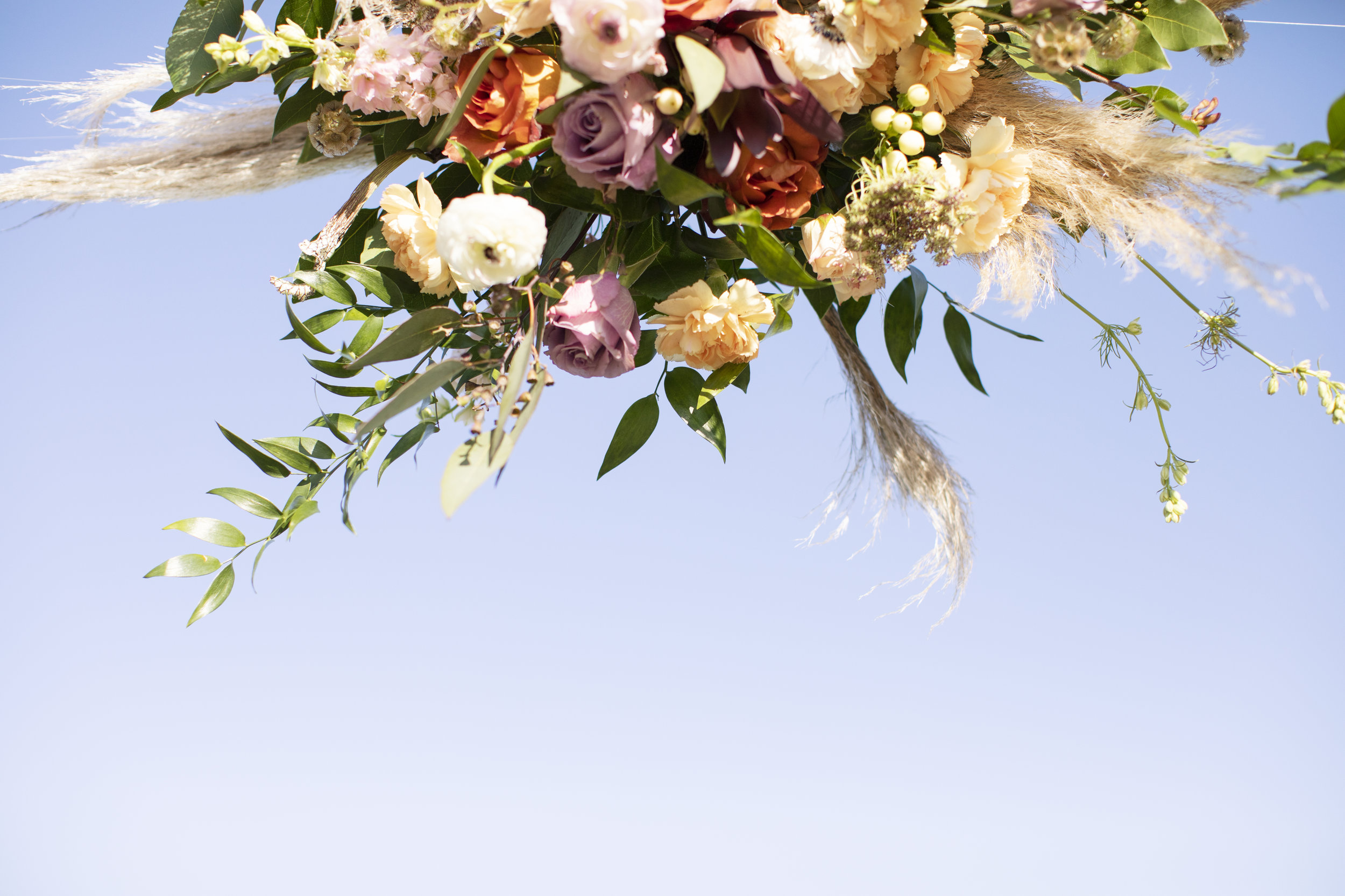  Flowers &amp; Arch: @thistles_pella Photography: @heatherferreria Hair: @alstreet.rmh  Make-up: @lc.henderson  Calligraphy: @lydiabandstra  Table, Rug, Chairs: @pellarental Macrame: @kristajo60 