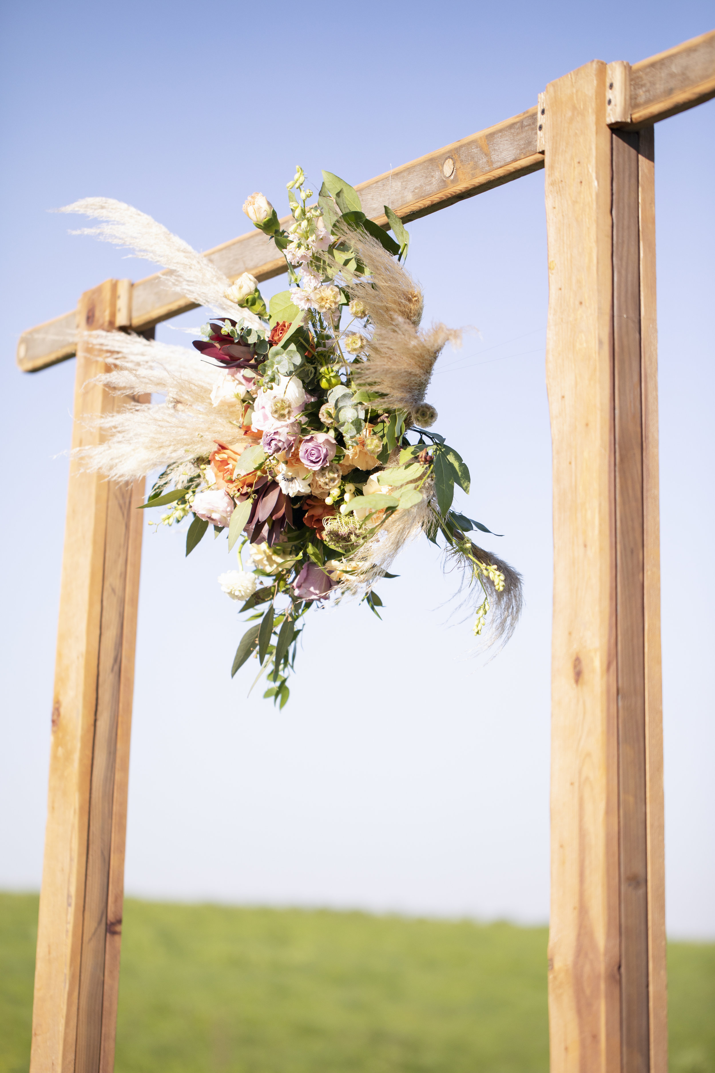  Flowers &amp; Arch: @thistles_pella Photography: @heatherferreria Hair: @alstreet.rmh  Make-up: @lc.henderson  Calligraphy: @lydiabandstra  Table, Rug, Chairs: @pellarental Macrame: @kristajo60 