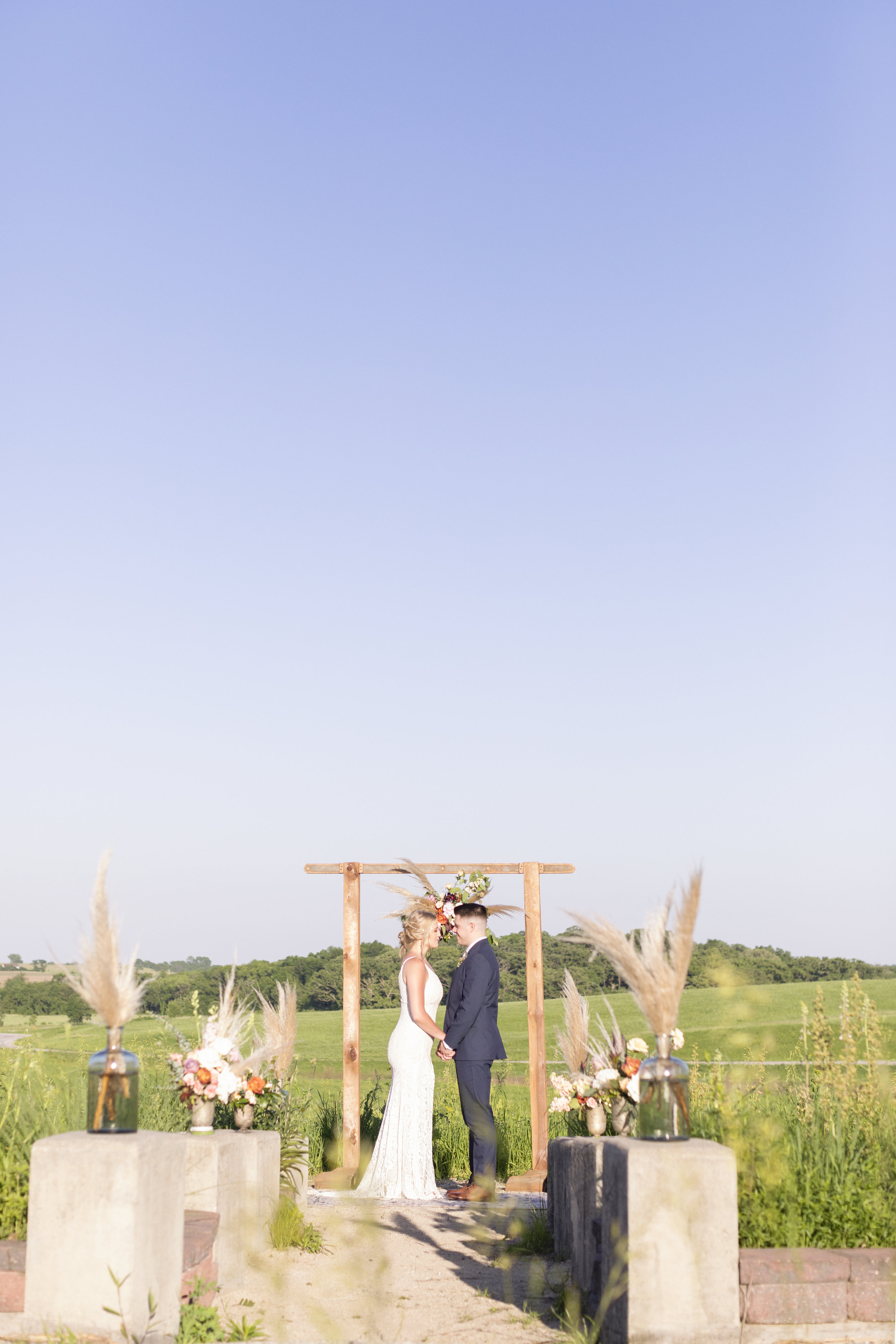  Flowers &amp; Arch: @thistles_pella Photography: @heatherferreria Hair: @alstreet.rmh  Make-up: @lc.henderson  Calligraphy: @lydiabandstra  Table, Rug, Chairs: @pellarental Macrame: @kristajo60 