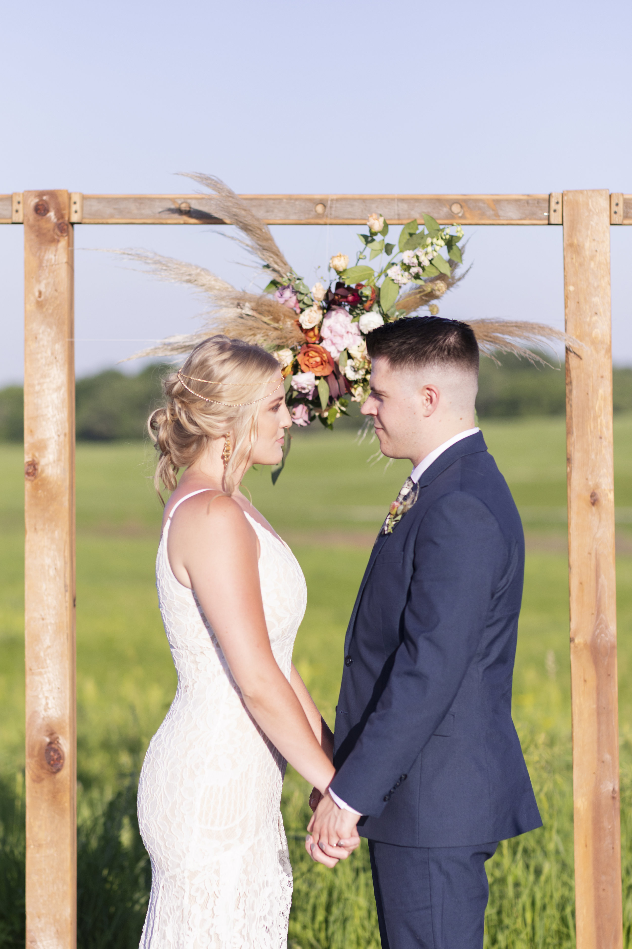  Flowers &amp; Arch: @thistles_pella Photography: @heatherferreria Hair: @alstreet.rmh  Make-up: @lc.henderson  Calligraphy: @lydiabandstra  Table, Rug, Chairs: @pellarental Macrame: @kristajo60 