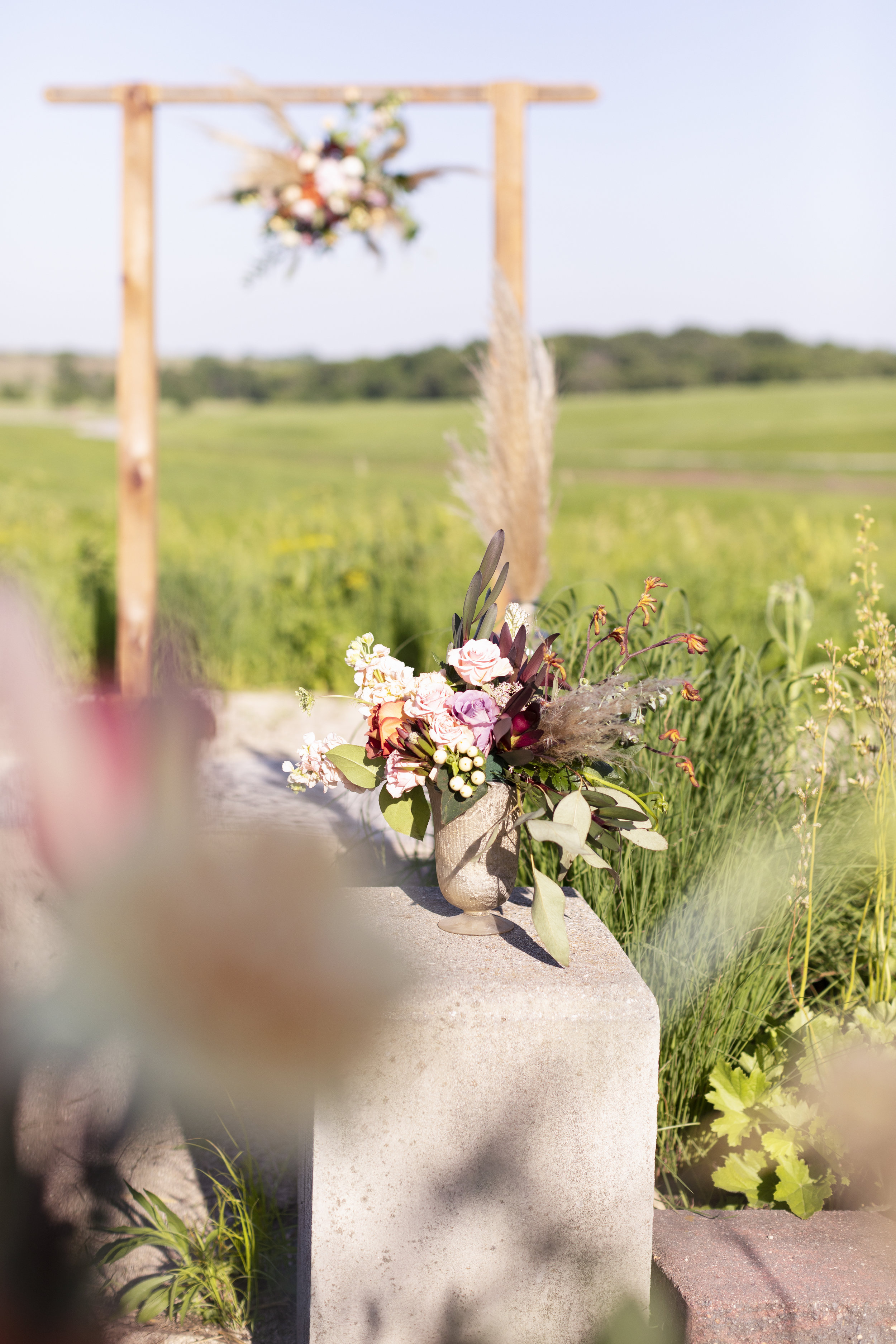  Flowers &amp; Arch: @thistles_pella Photography: @heatherferreria Hair: @alstreet.rmh  Make-up: @lc.henderson  Calligraphy: @lydiabandstra  Table, Rug, Chairs: @pellarental Macrame: @kristajo60 