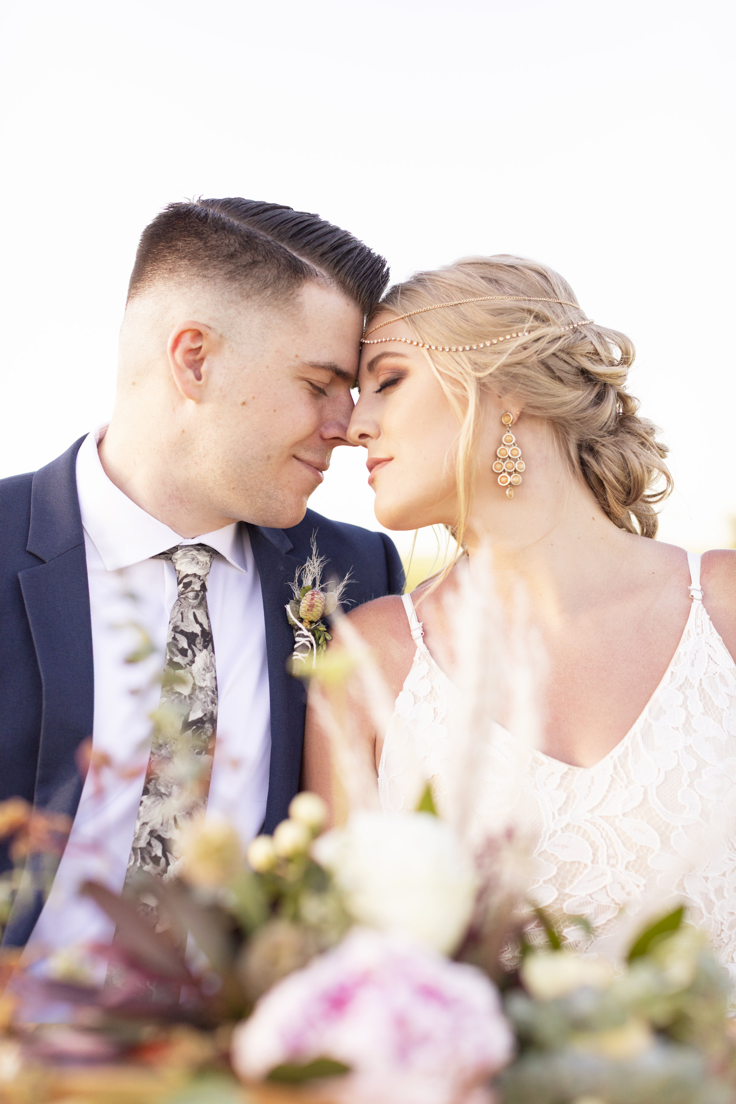  Flowers &amp; Arch: @thistles_pella Photography: @heatherferreria Hair: @alstreet.rmh  Make-up: @lc.henderson  Calligraphy: @lydiabandstra  Table, Rug, Chairs: @pellarental Macrame: @kristajo60 