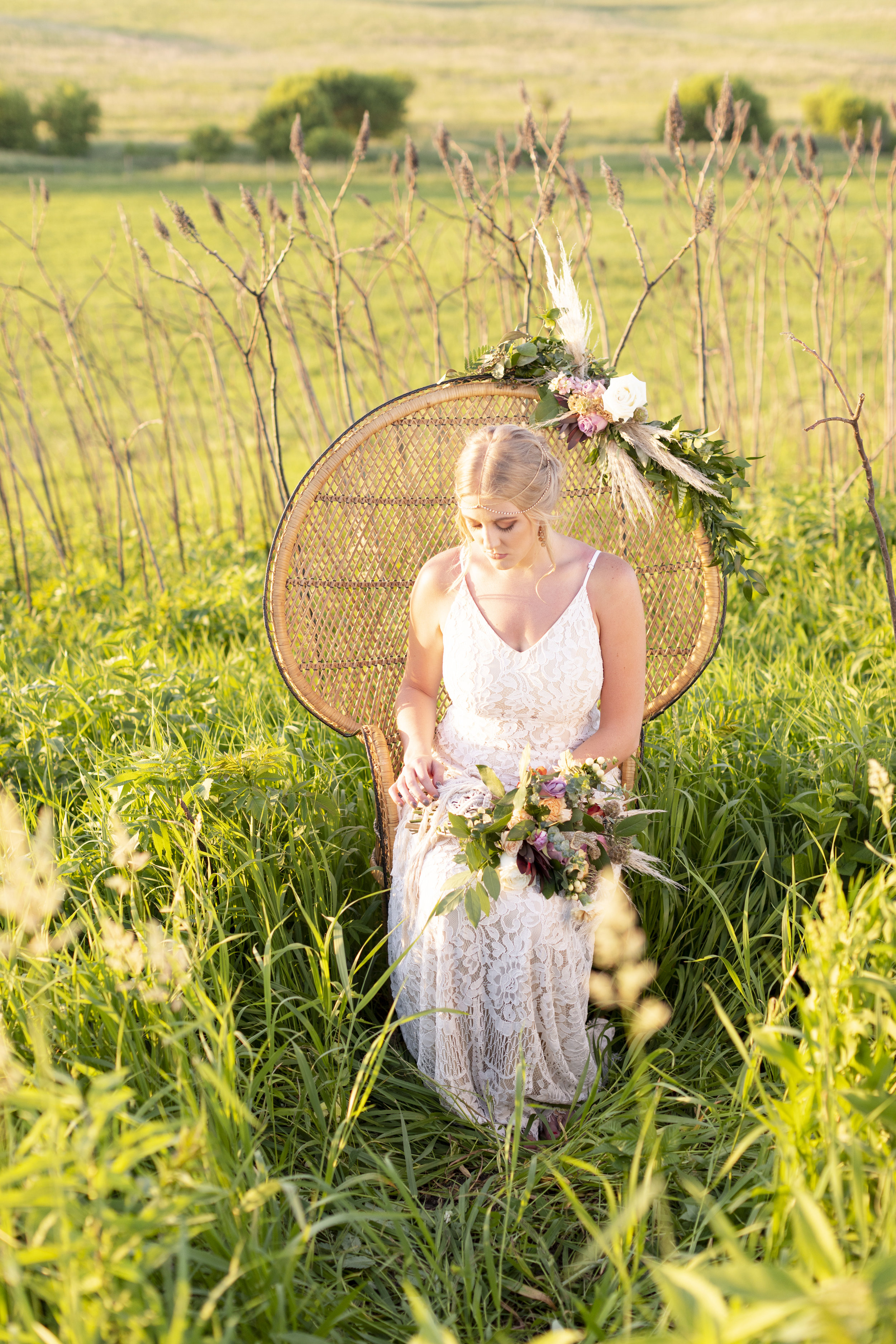  Flowers &amp; Arch: @thistles_pella Photography: @heatherferreria Hair: @alstreet.rmh  Make-up: @lc.henderson  Calligraphy: @lydiabandstra  Table, Rug, Chairs: @pellarental Macrame: @kristajo60 