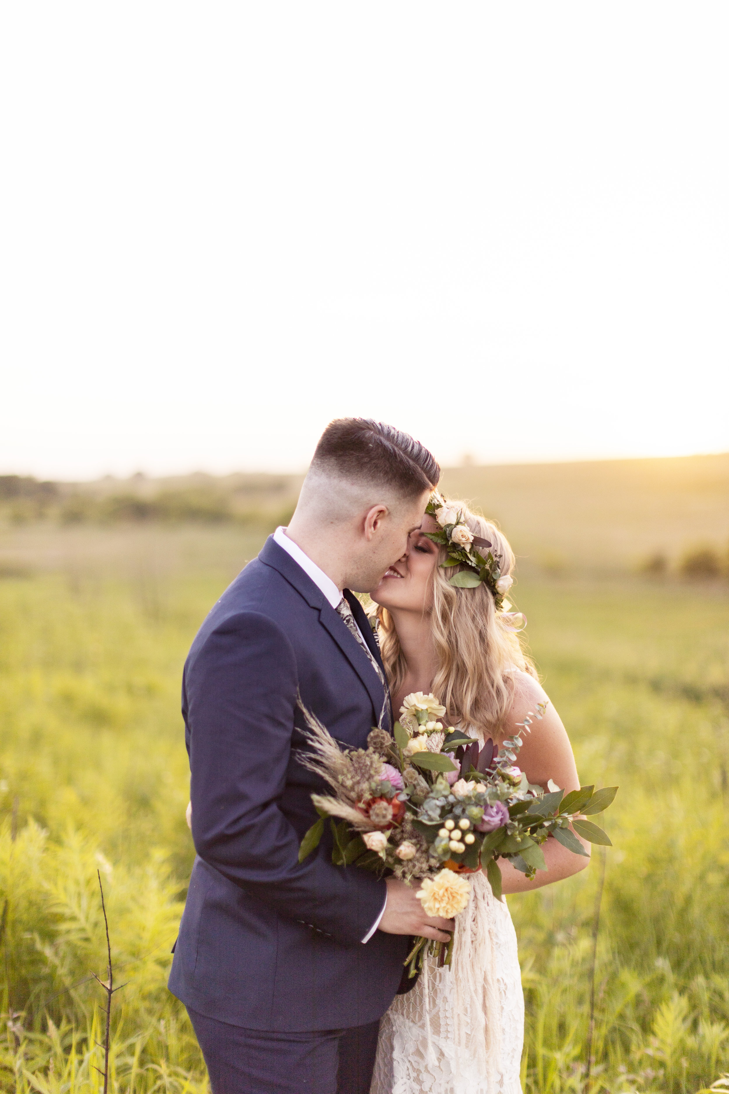  Flowers &amp; Arch: @thistles_pella Photography: @heatherferreria Hair: @alstreet.rmh  Make-up: @lc.henderson  Calligraphy: @lydiabandstra  Table, Rug, Chairs: @pellarental Macrame: @kristajo60 